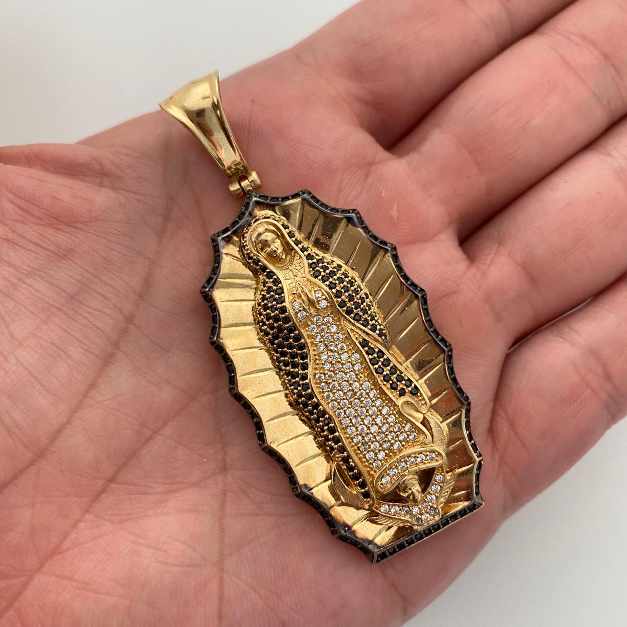 Dije virgen de guadalupe con circones negros y blancos  Oro amarillo 18k 23,85 Gr / 27,7 mm / 6,1 Cm