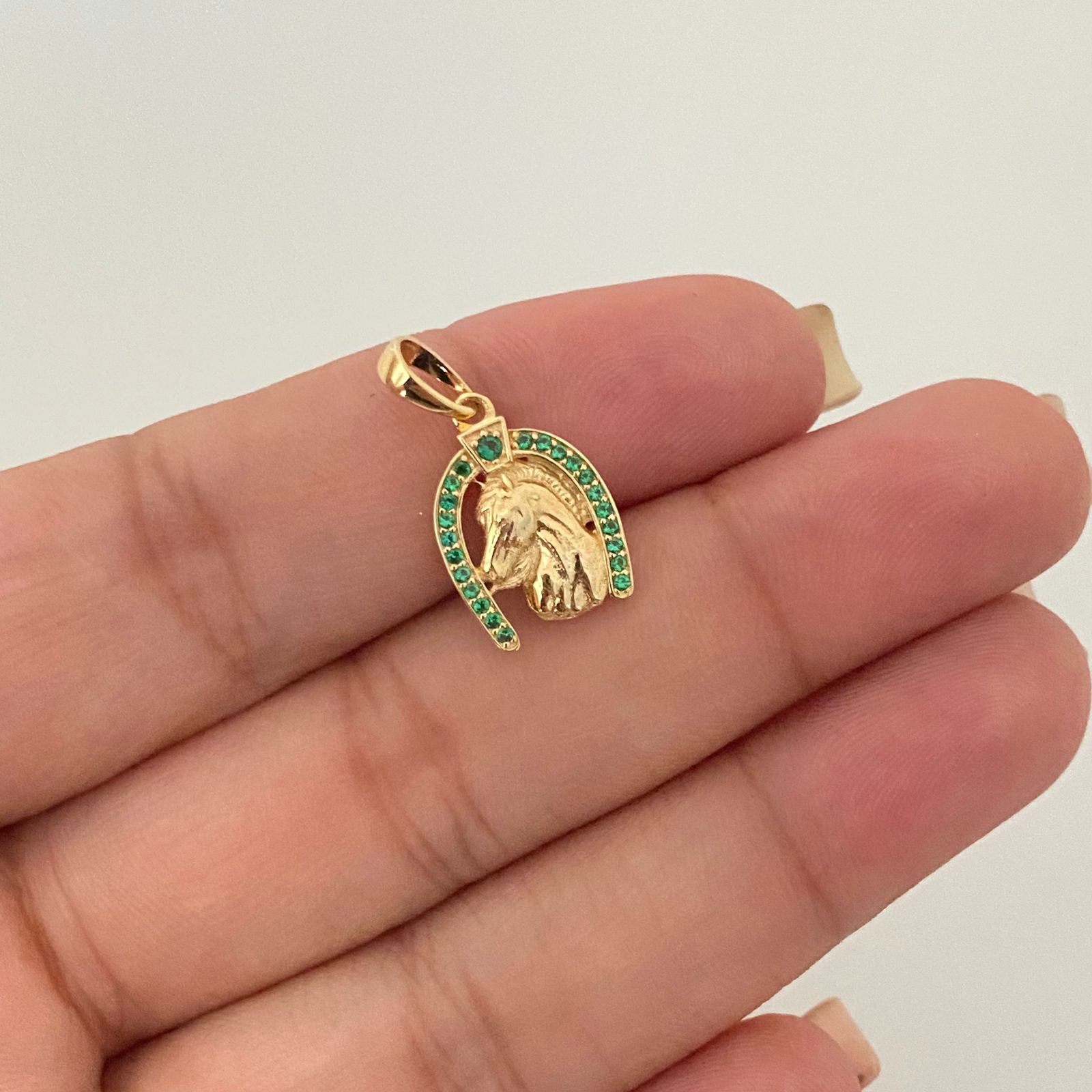 Dije herradura caballo borde circones verdes Oro amarillo 18k +1 / 2,10 Gr / 2,0 cm