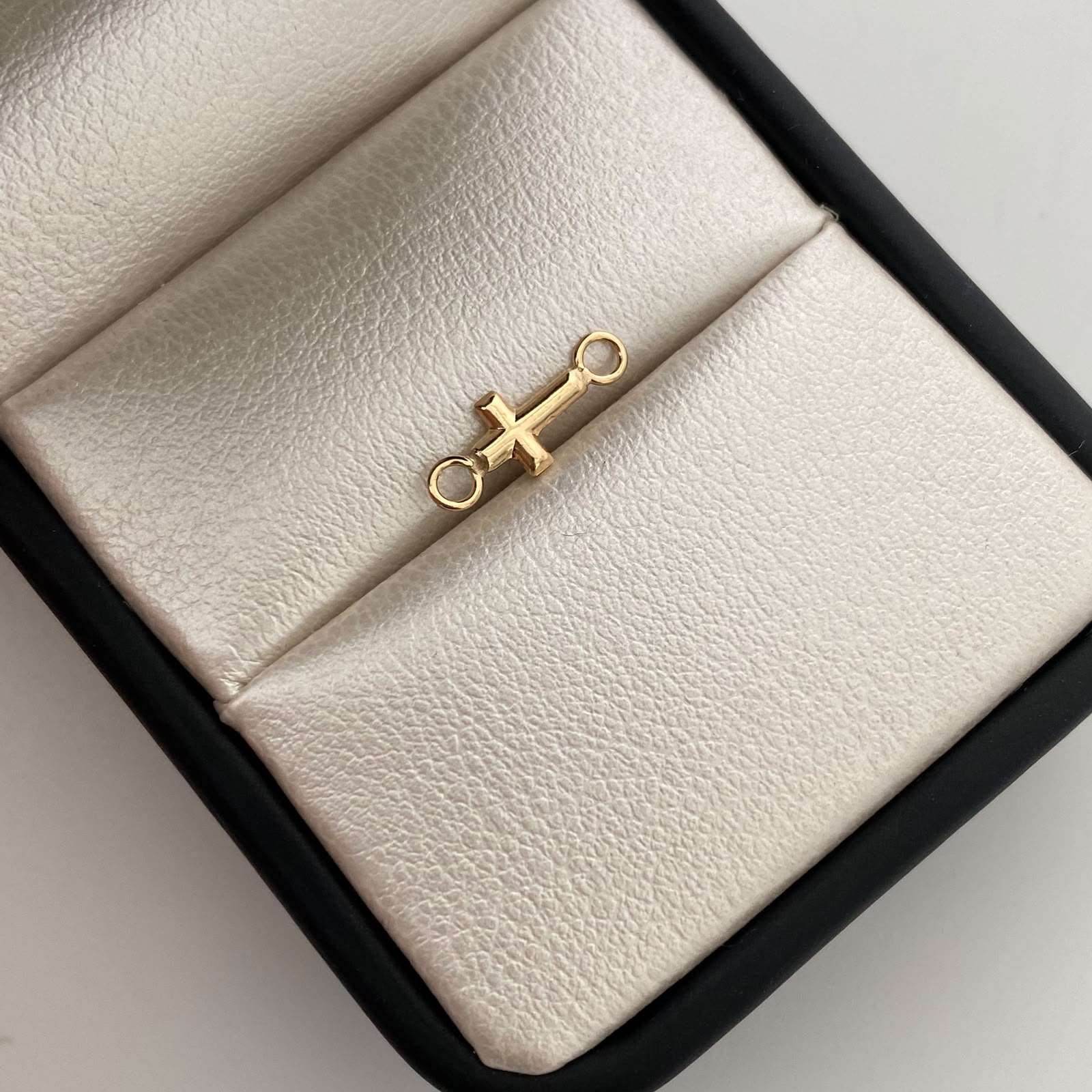 Herraje Mini Cruz Oro amarillo 18k 0,2 Gr / 1,4 Cm