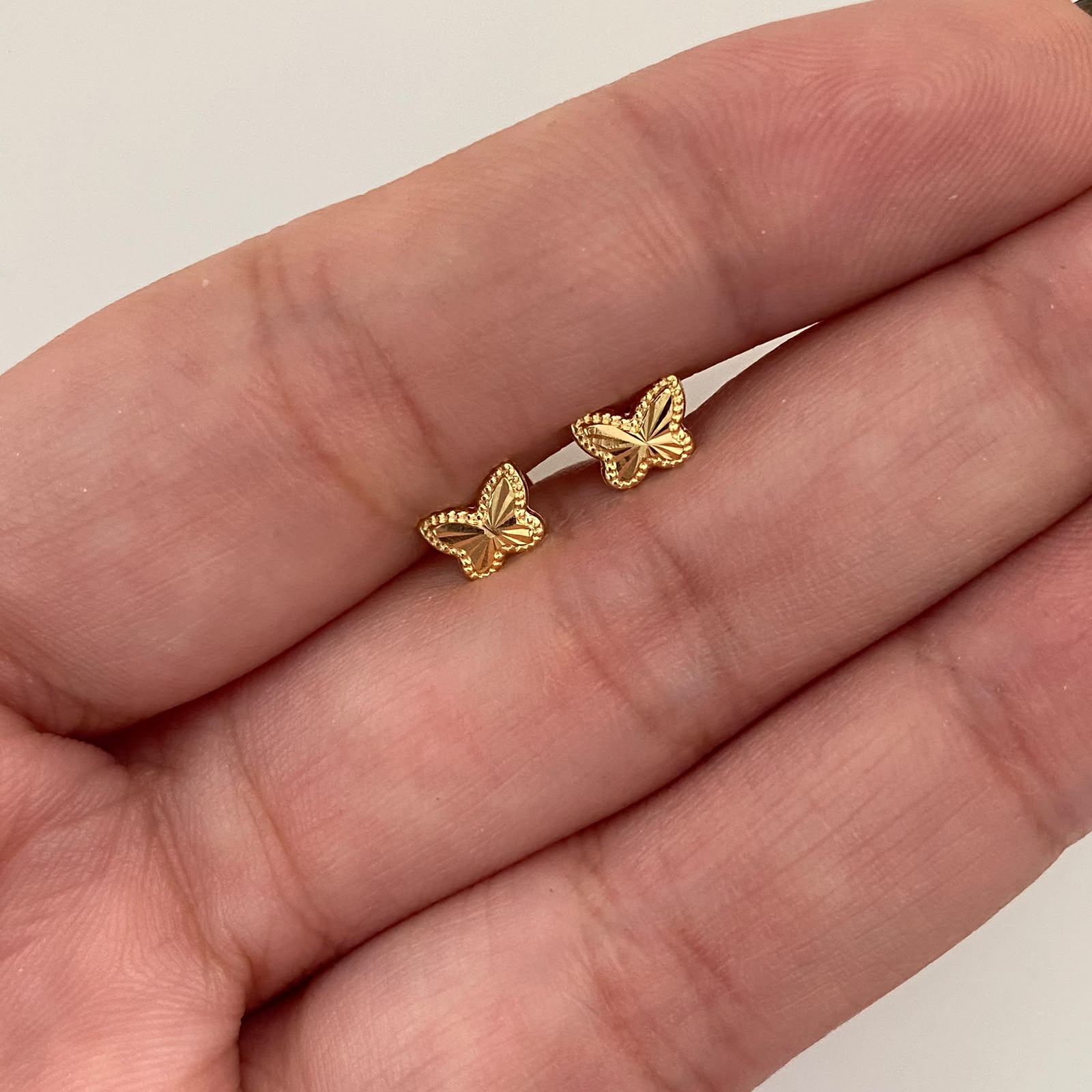 Topos mariposa diamantada pequeña  Oro amarillo 18k 0,4 Gr / 5 mm