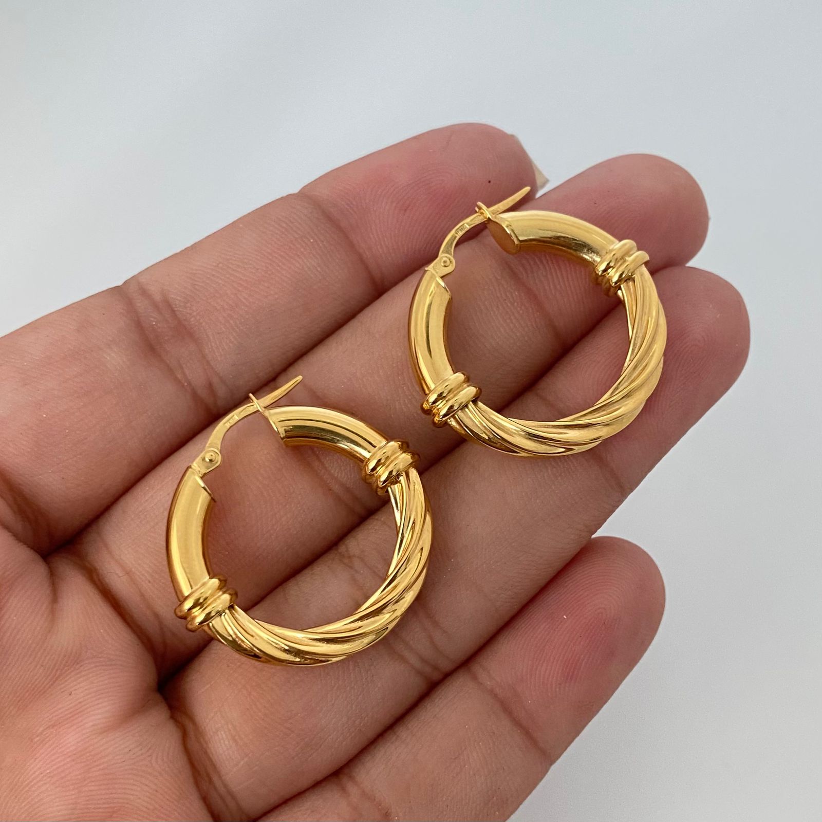 Candonga mitad lisa mitad entorchada doble linea laterales Oro amarillo 18k 6,15 Gr / 2,6 Cm