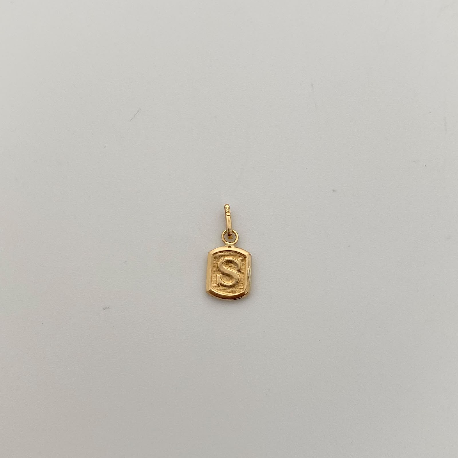 Dije Placa S Oro amarillo 18k 0,3 Gr / 7 mm / 1,5 Cm