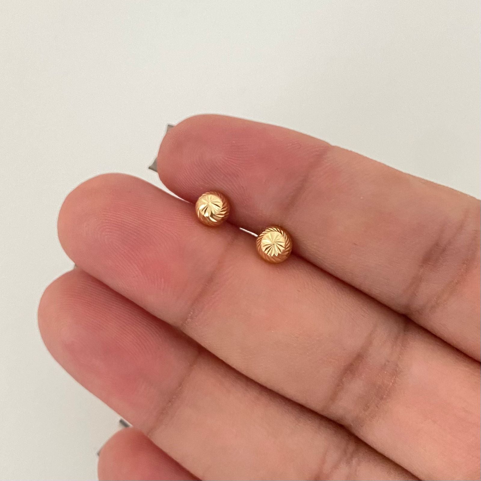 Topos bola diamantada Oro amarillo 18k 0,65 Gr / 5,0 mm