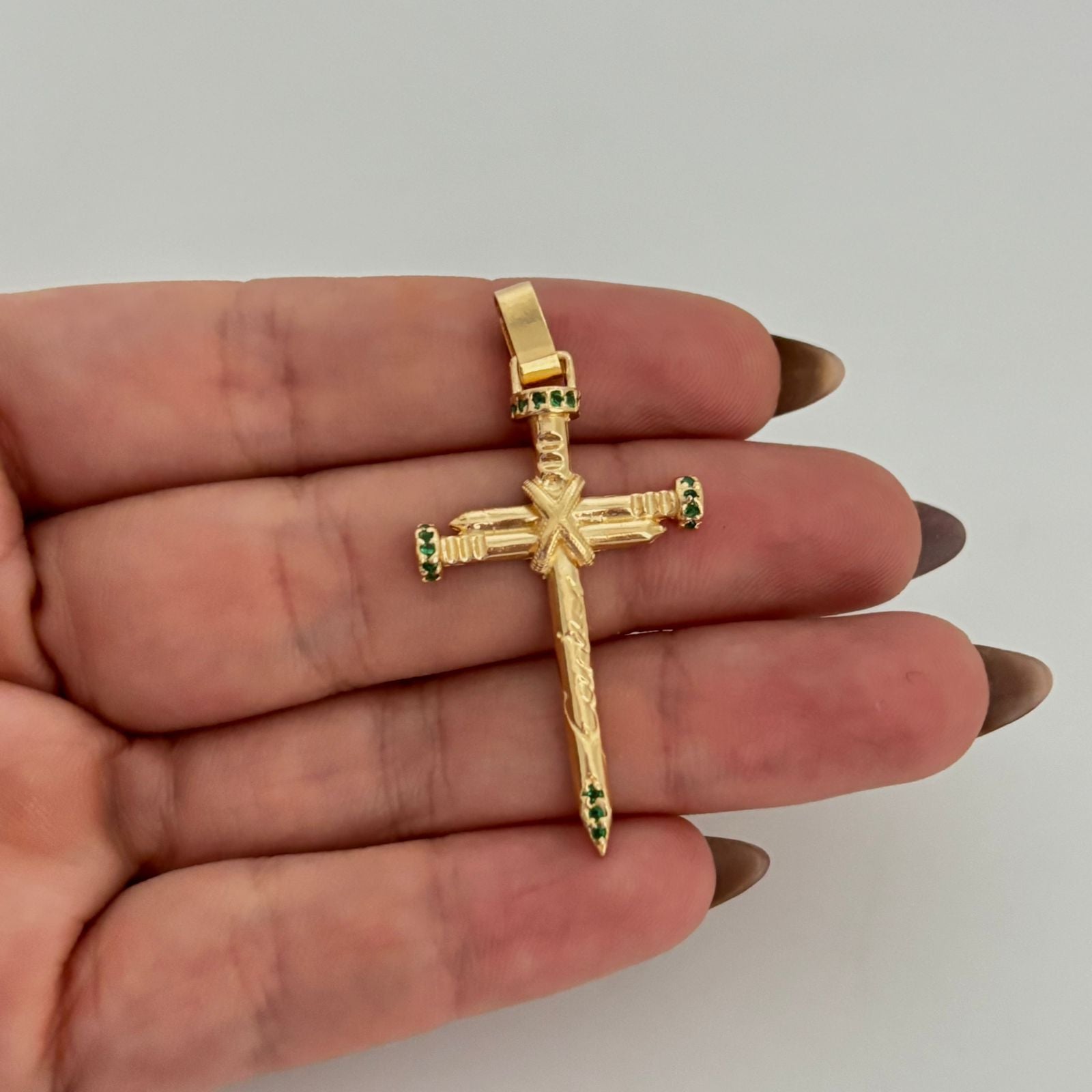 Dije cruz clavo casting verde Oro amarillo 18k 3,15 Gr / 5,7 Cm
