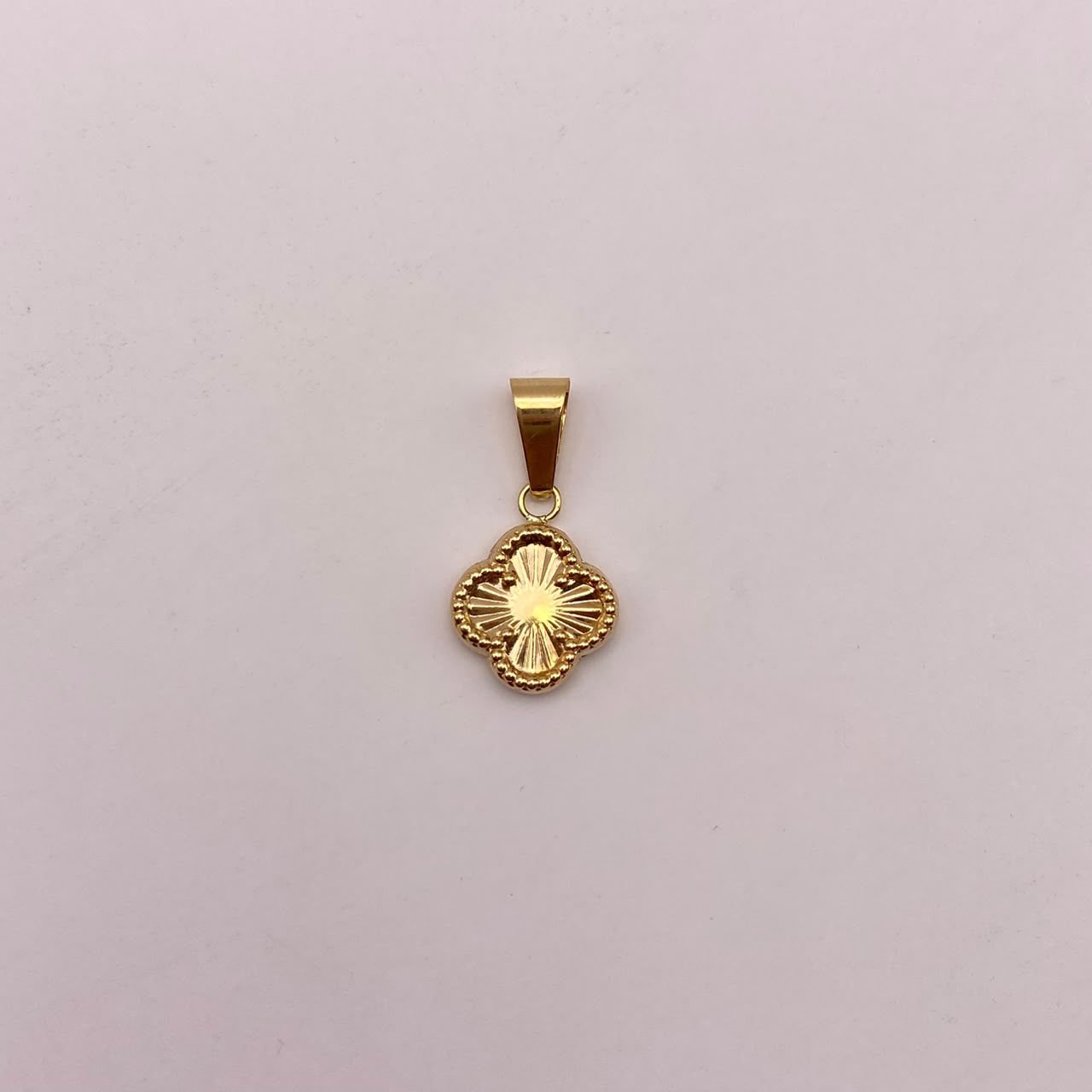 Dije trebol diamantado Oro amarillo 18k 1,15 Gr / 12,4 mm / 2,5 Cm
