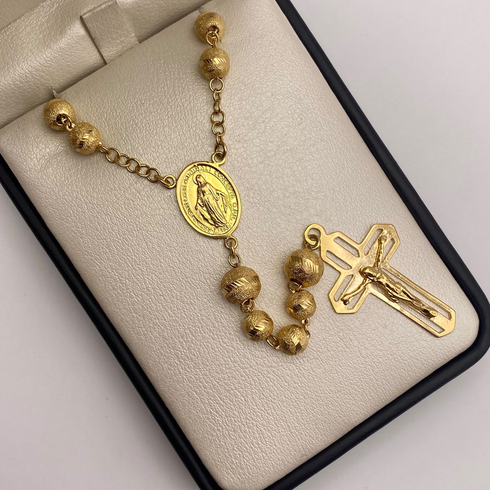 Rosario bola diamantada mate 6 y 8 virgen milagrosa  Oro amarillo 18k 28,30 Gr / 60 Cm