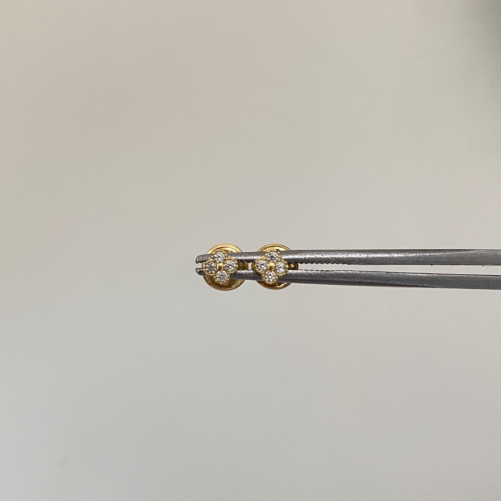 Topos mini flor circones blancos  Oro amarillo 18k 0,45 Gr / 3,5 mm