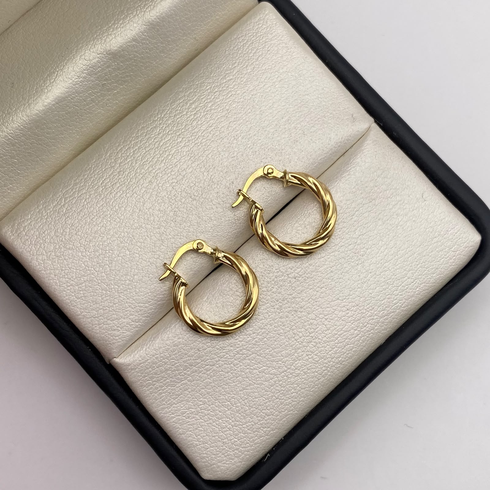 Candonga entorchada Oro amarillo 18k 1,28 Gr / 1,5 Cm