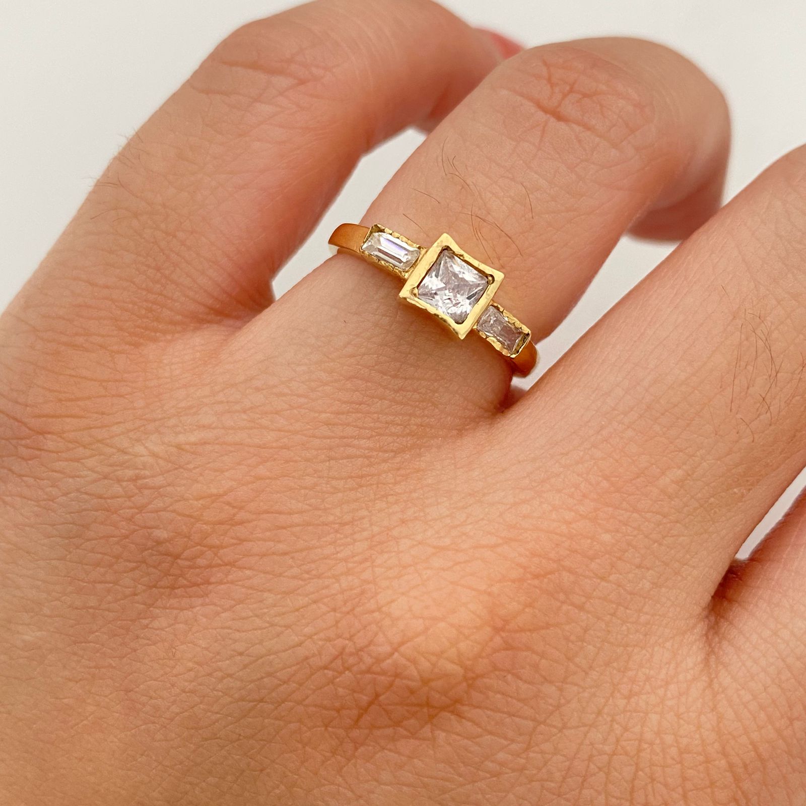 Anillo solitario triple circon blanco  / Talla 6 3/4 / 2,35 Gr / 5,78 mm
