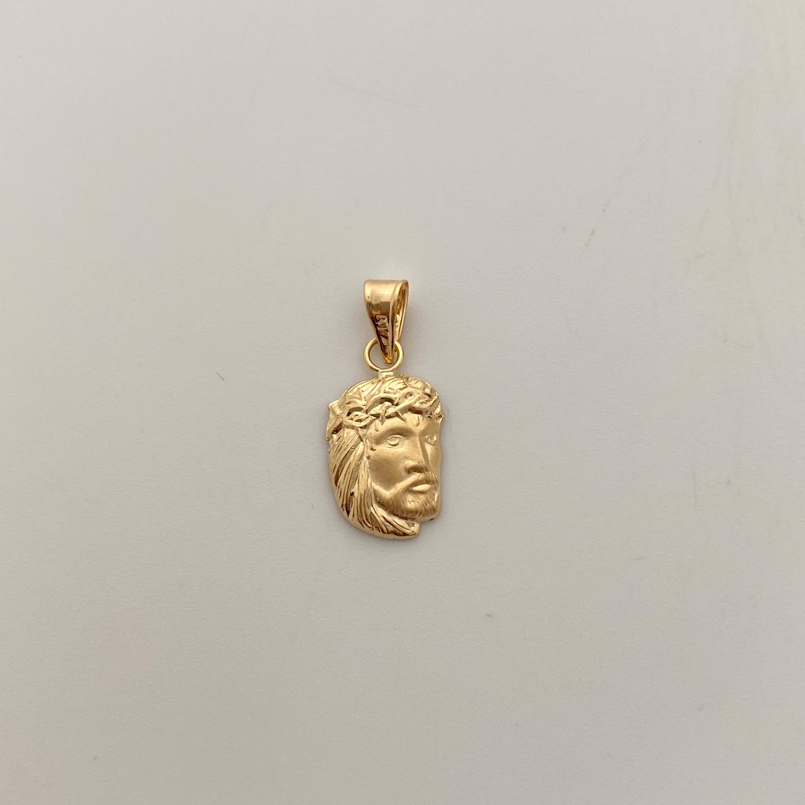 Dije Rostro Oro amarillo 18k 0,85 Gr / 10,3 mm / 2,3 Cm