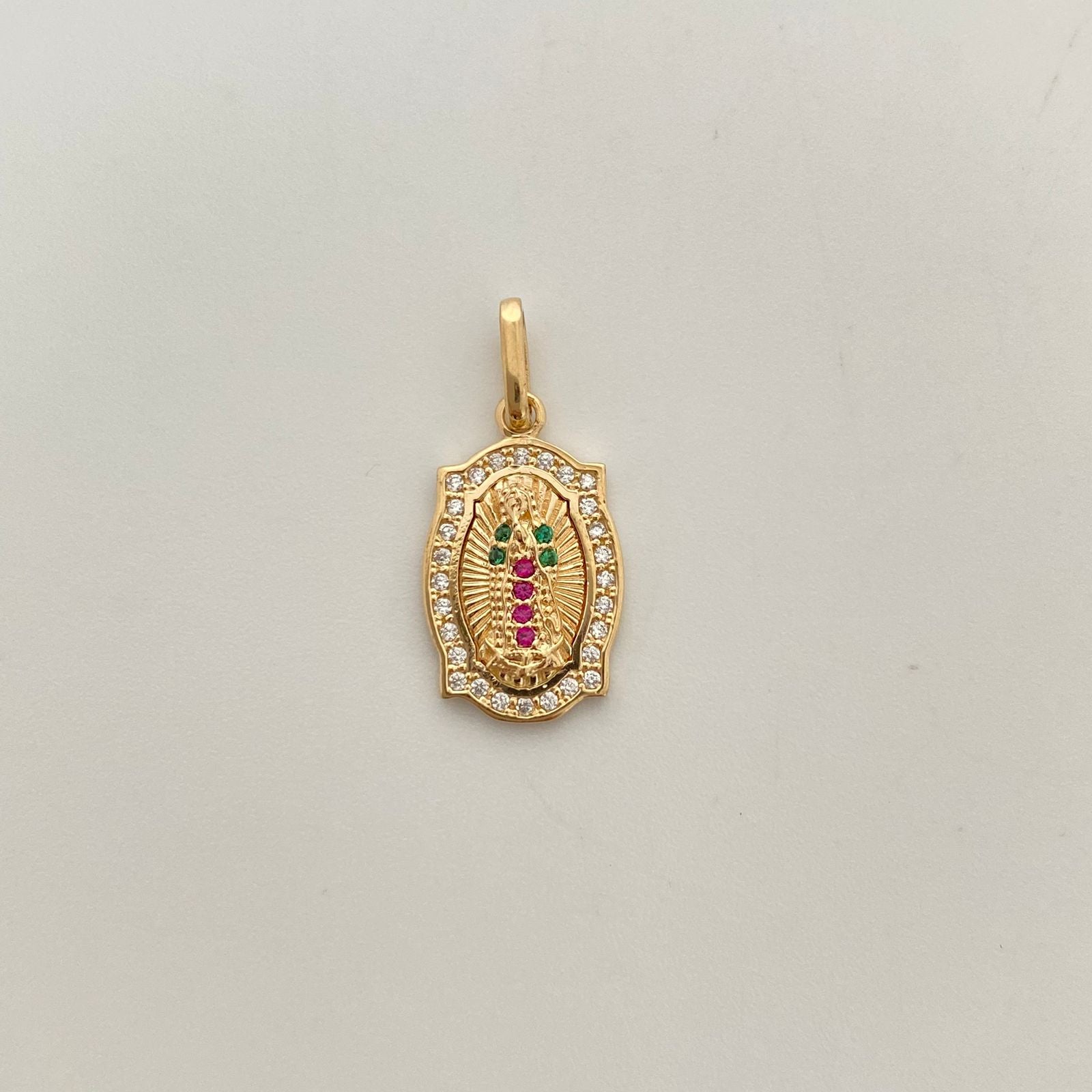 Dije virgen de guadalupe con circones multicolor  Oro amarillo 18k 2,2 Gr / 11 mm / 2,2 Cm