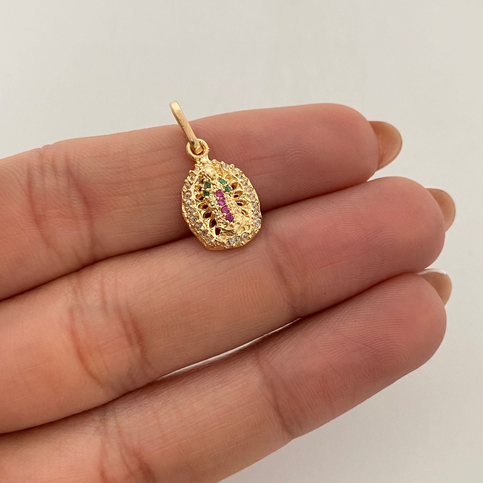 Dije virgen de guadalupe con circones multicolor  Oro amarillo 18k 1,9 Gr / 9,9 mm / 2,1 Cm