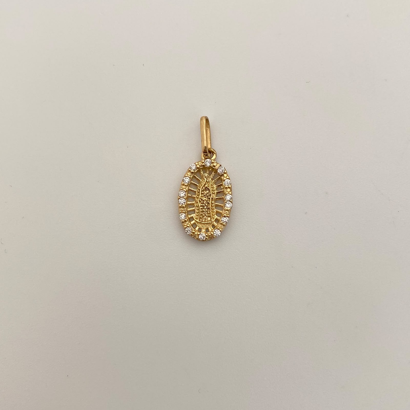 Dije Virgen de Guadalupe Casting Blanco Oro amarillo 18k 1,3 Gr / 9,3 mm / 2 Cm
