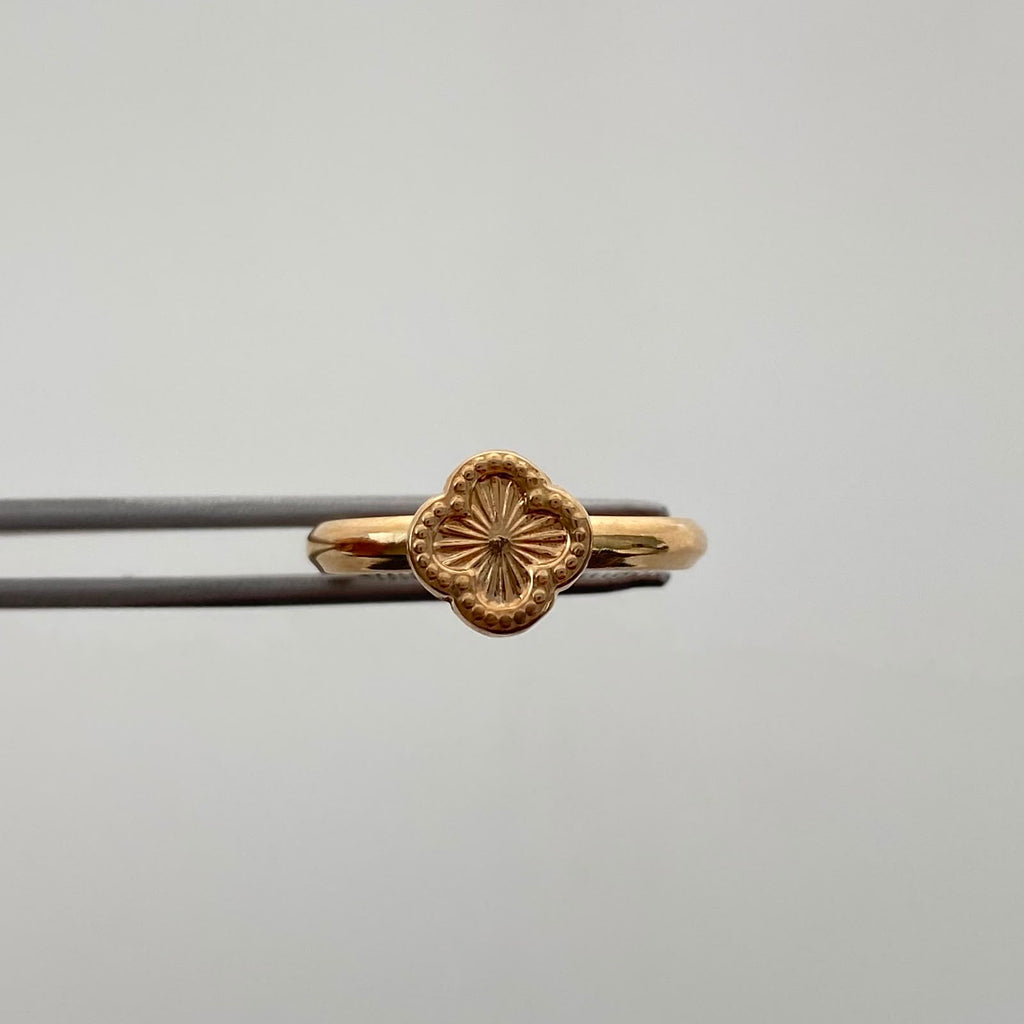 Anillo Trebol Diamantado Oro amarillo 18k / Talla 6 / 1,2 Gr / 2,7 mm