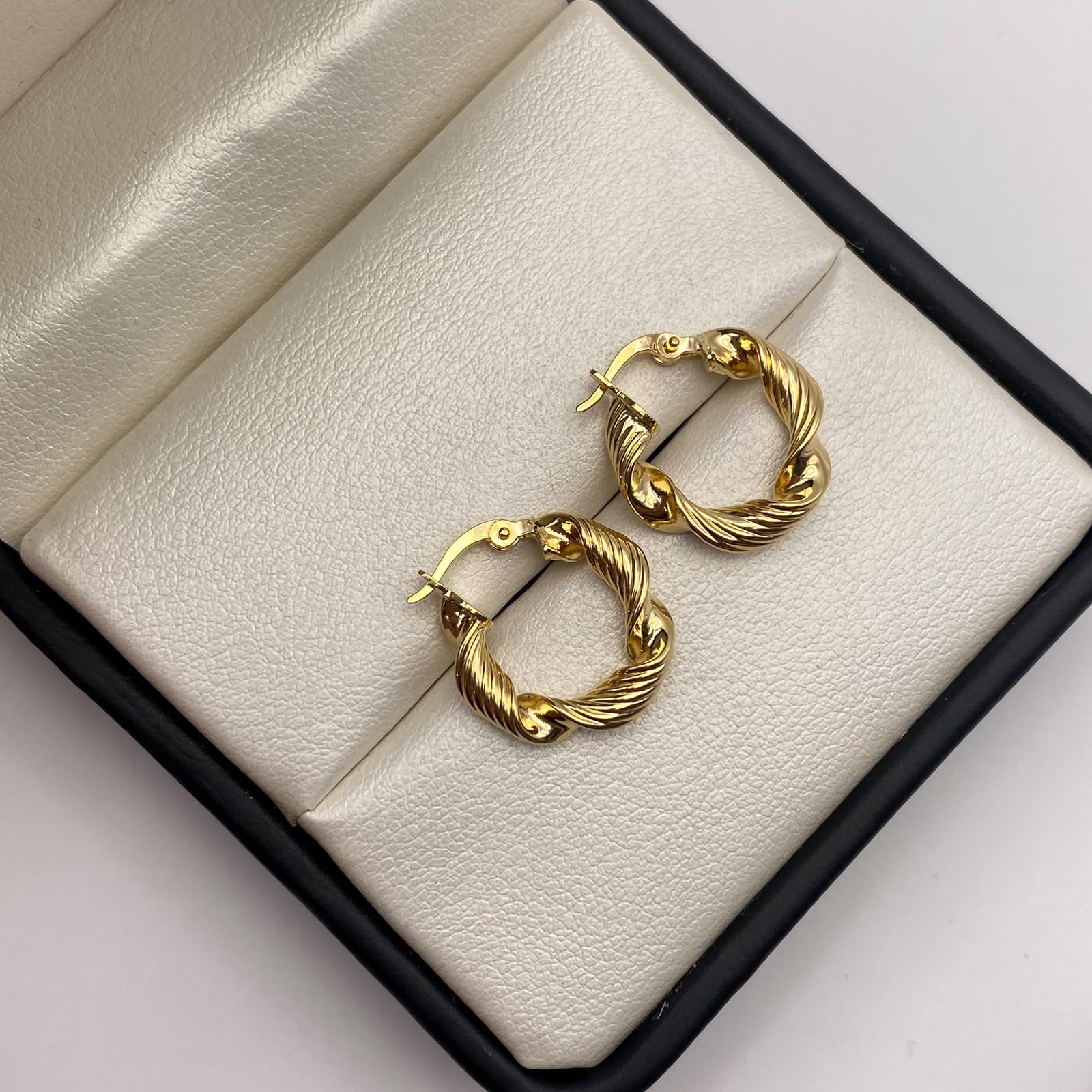 Candonga Entorchada Oro amarillo 18k 1,93 Gr / 1,8 Cm