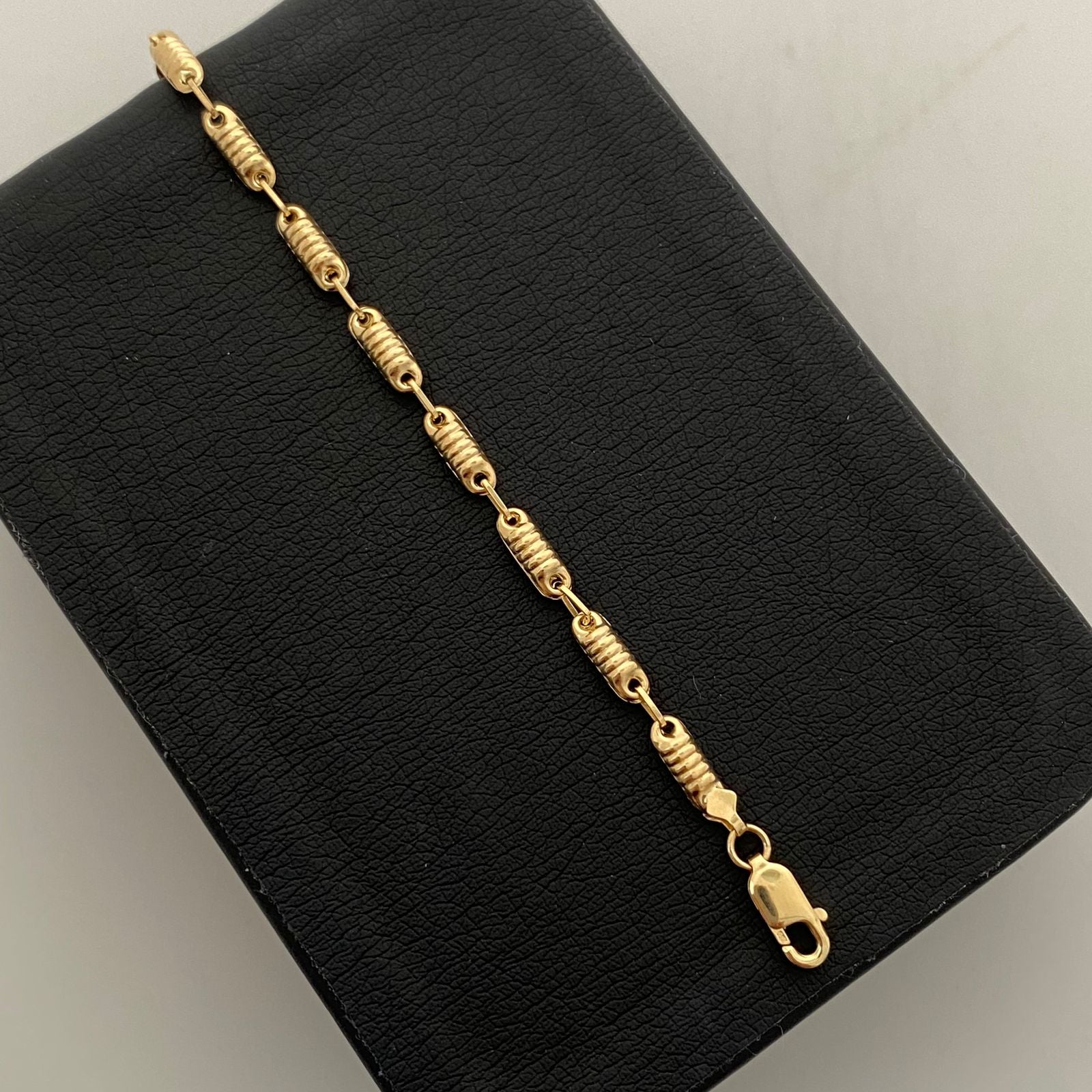 Pulso Rustico Oro amarillo 18k +1 / 2,90 Gr / 3,1 mm / 20,5 Cm Broche 0,60