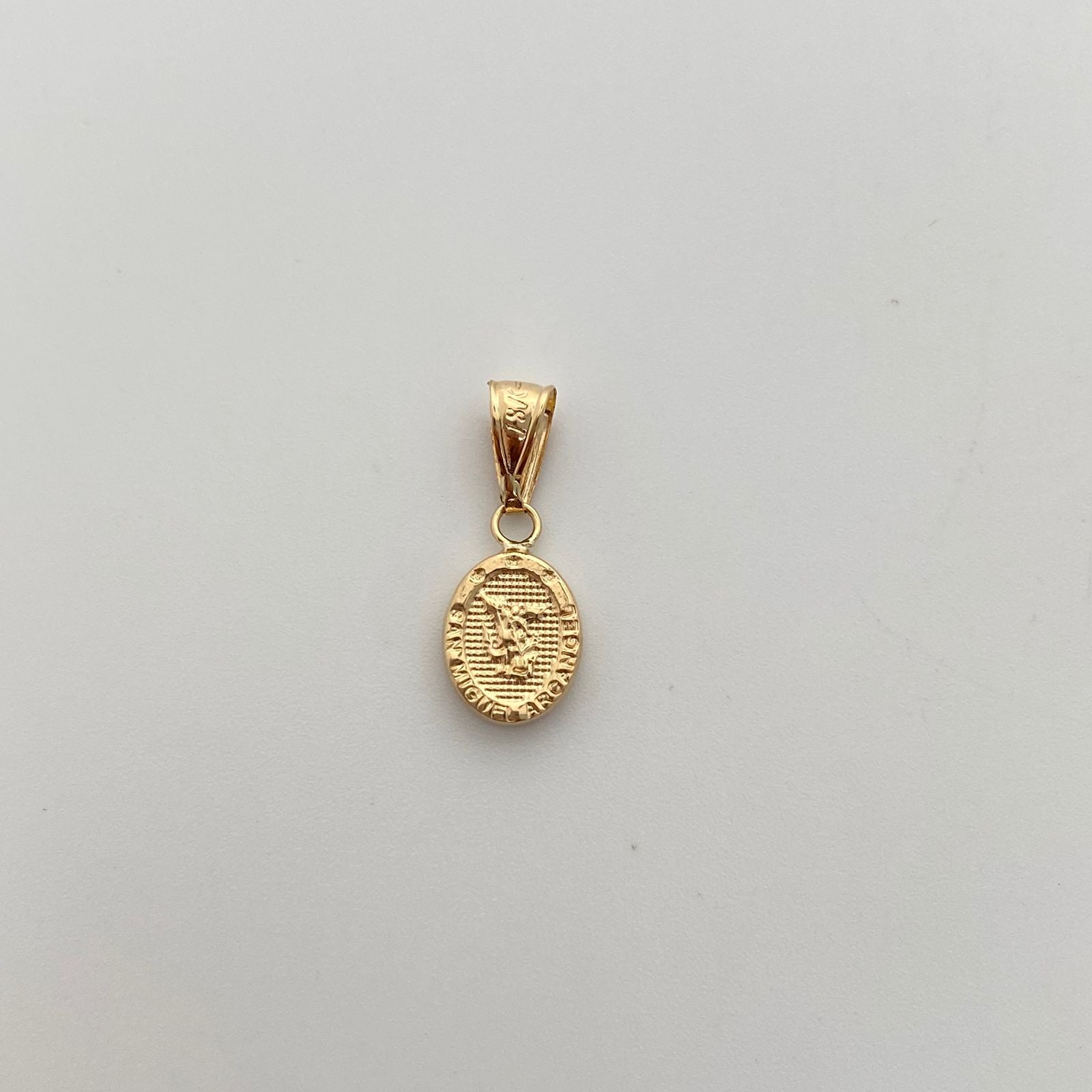 Dije San Miguel Arcangel Oro amarillo 18k 0,55 Gr / 8,5 mm / 2 Cm