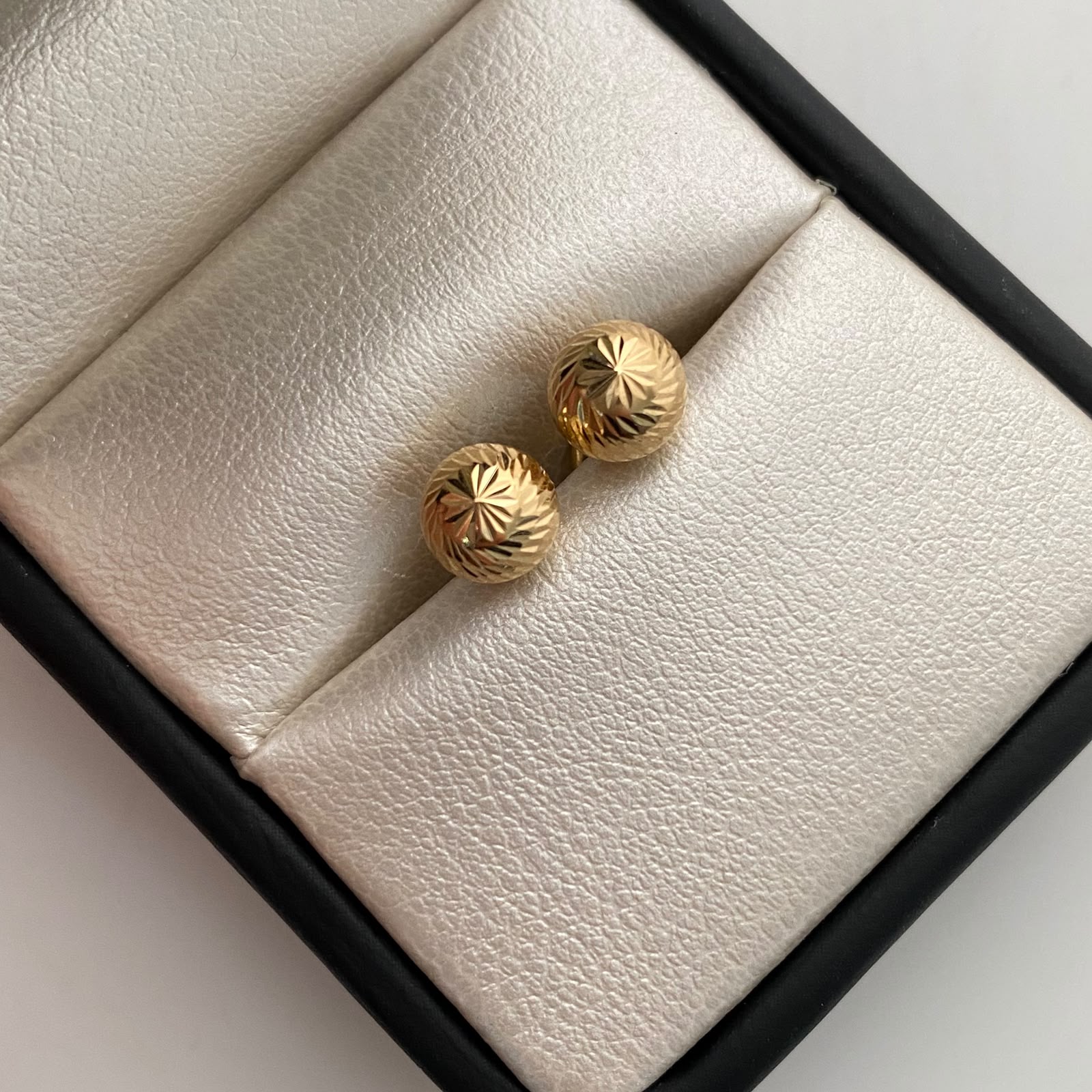 Topos Bola Diamantada 7mm Oro amarillo 18k 0,95 Gr