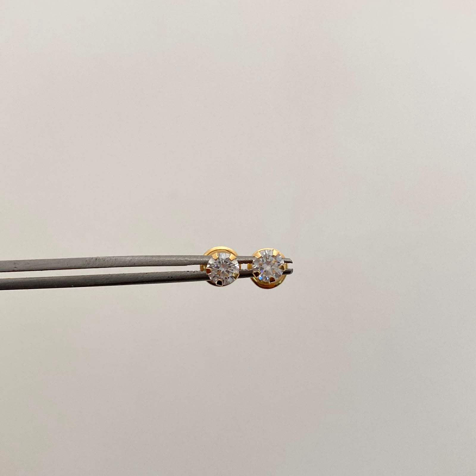 Topos Circon Blanco Oro amarillo 18k 0,45 Gr / 3 mm