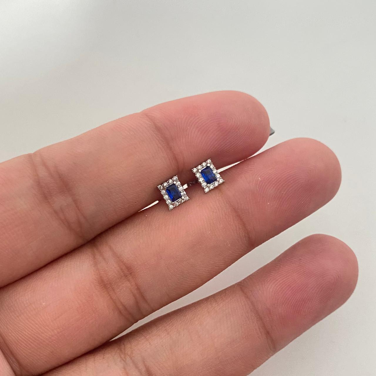 Topos halo rectangulo centro azul oscuro Oro blanco 18k 0,75 Gr / 4,5 mm