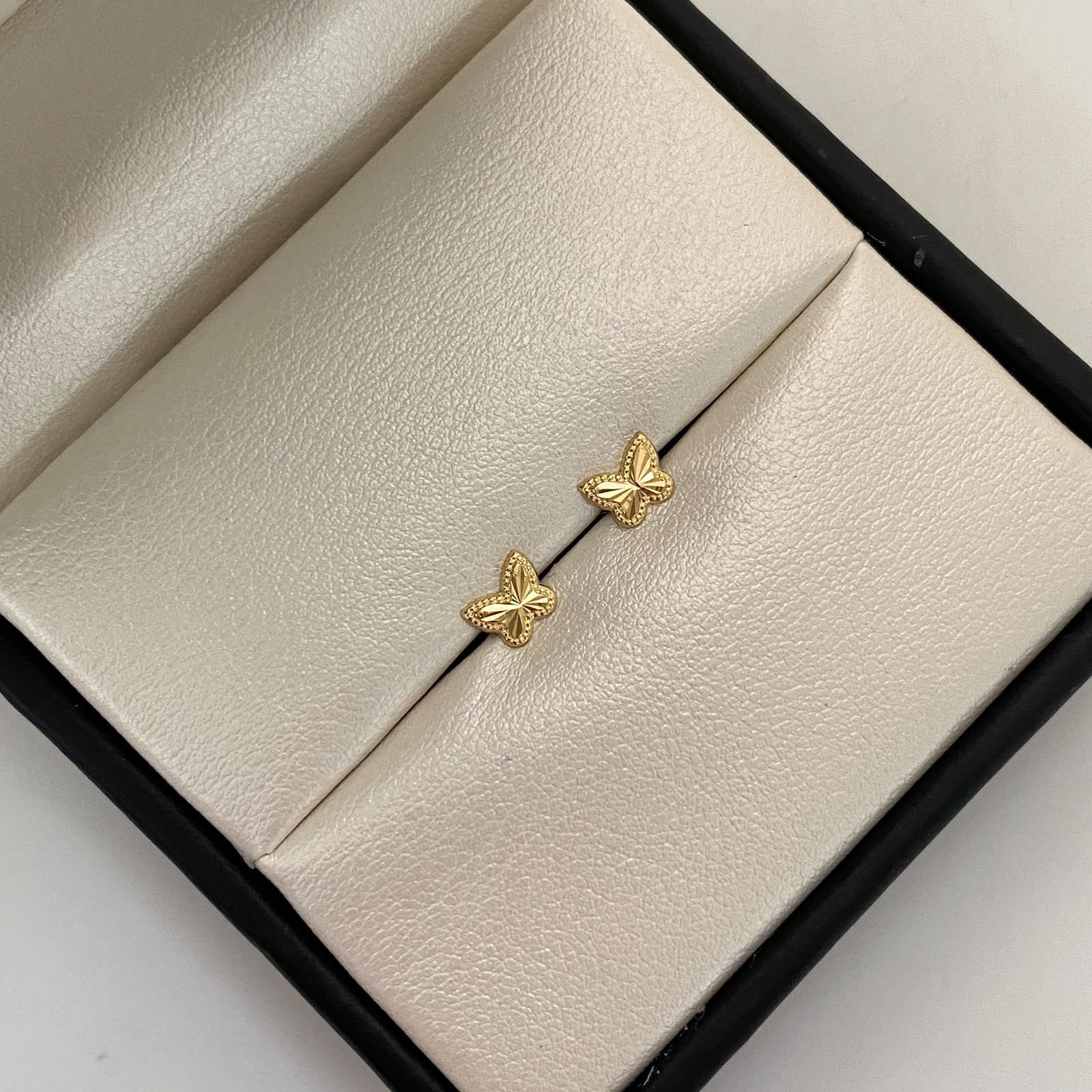 Topos mariposa diamantada pequeña  Oro amarillo 18k 0,4 Gr / 5 mm