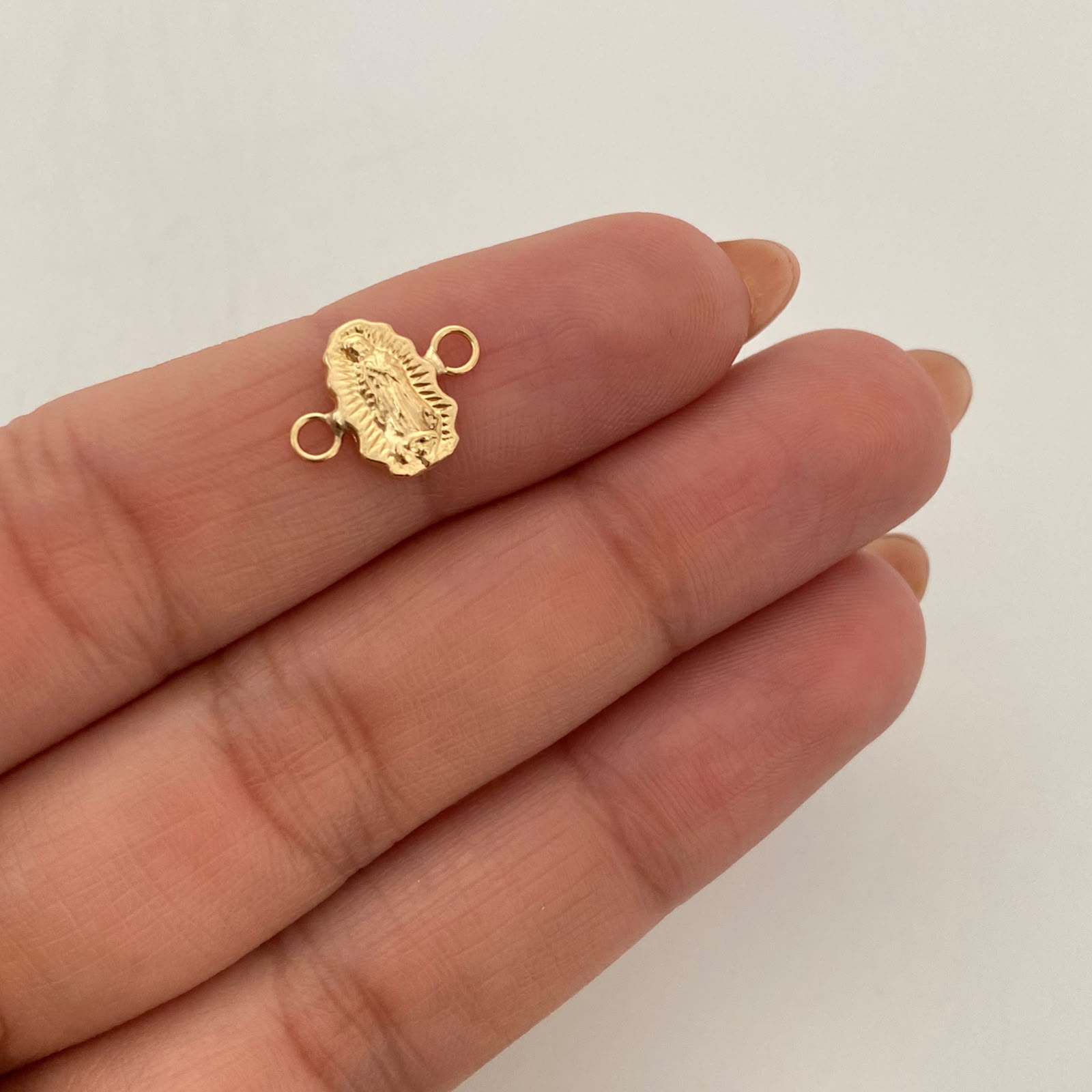 Herraje Virgen de Guadalupe Silueta Oro amarillo 18k 0,35 Gr / 1,2 Cm