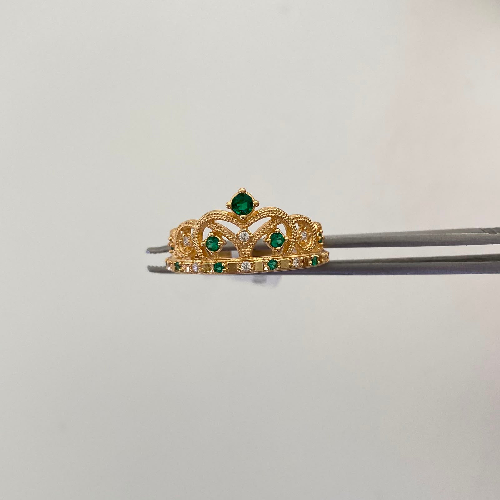 Anillo 15 Corona Casting Verde Oro amarillo 18k / Talla 8 / 3,15 Gr