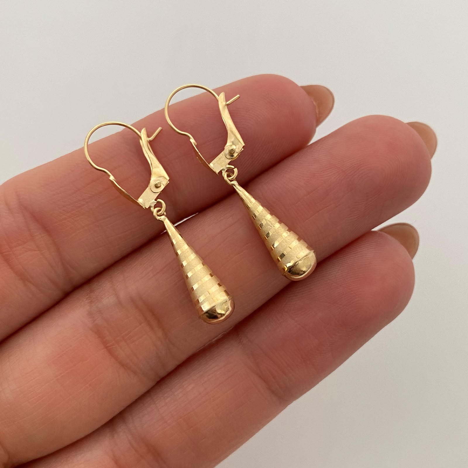 Candonga Lagrima Oro amarillo 18k 0,85 Gr / 3,5 Cm