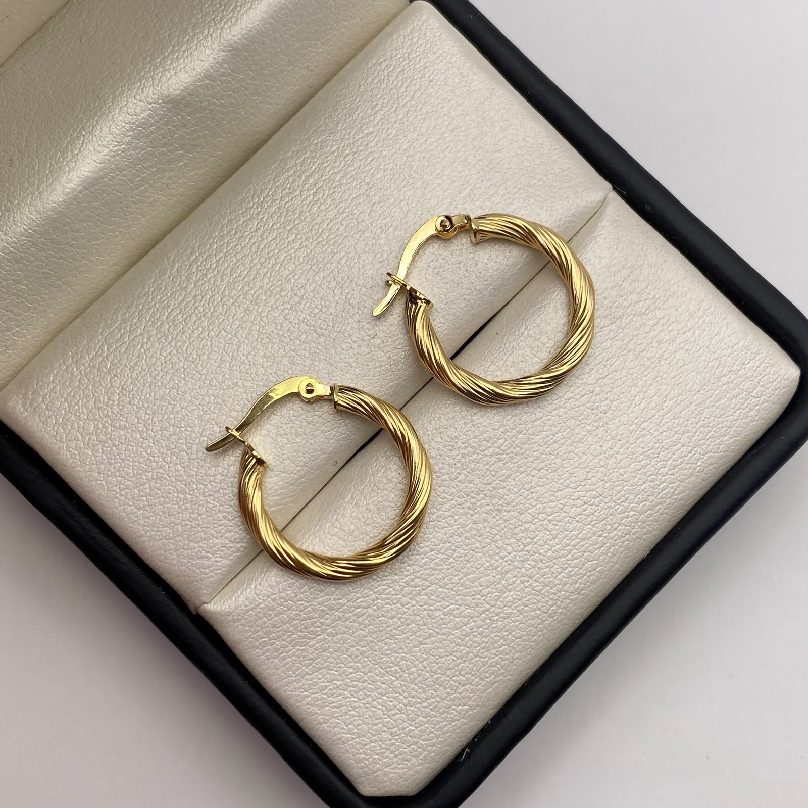 Candonga entorchada diamantada Oro amarillo 18k 1,77 Gr / 2 Cm
