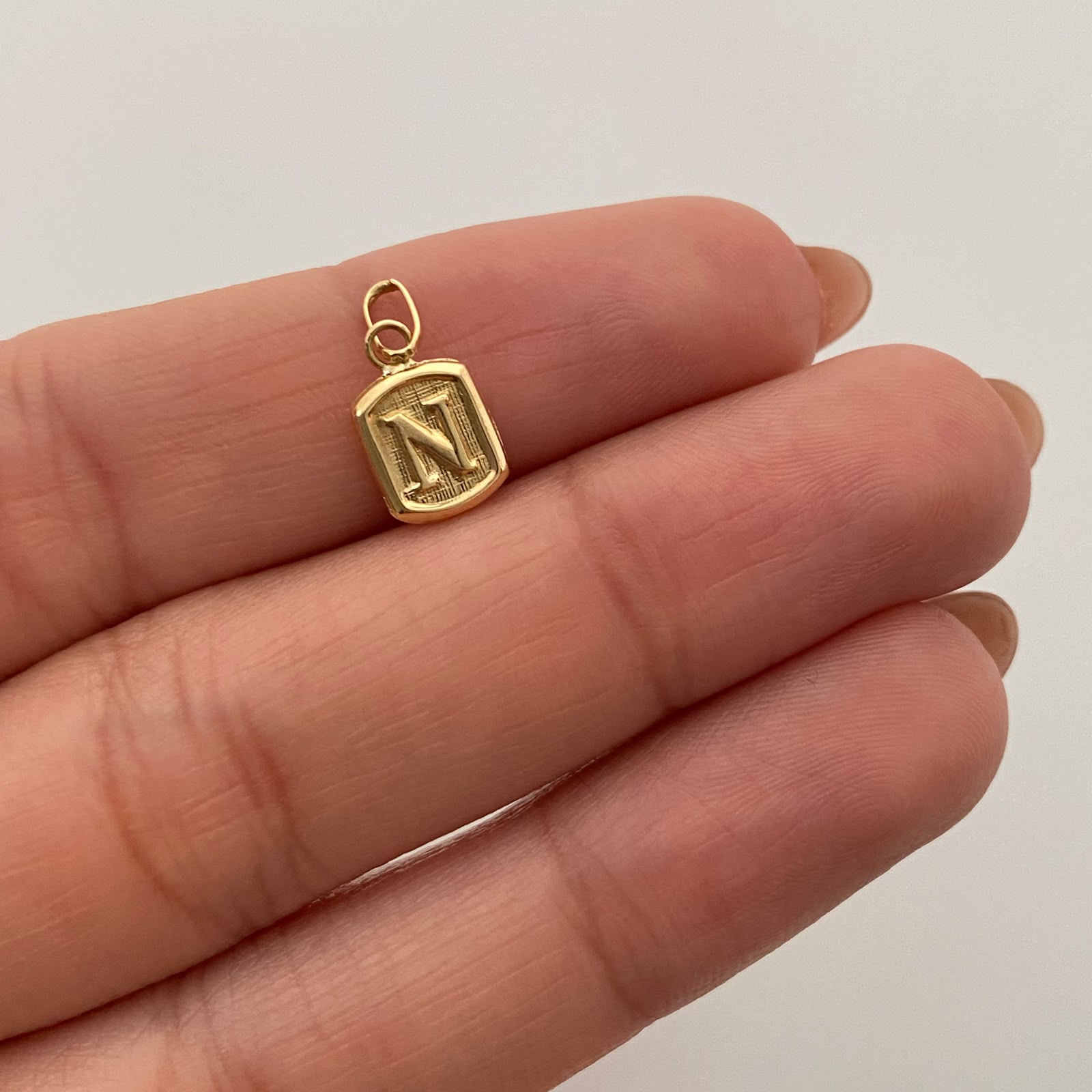 Dije Placa N Oro amarillo 18k 0,35 Gr / 7 mm / 1,5 Cm