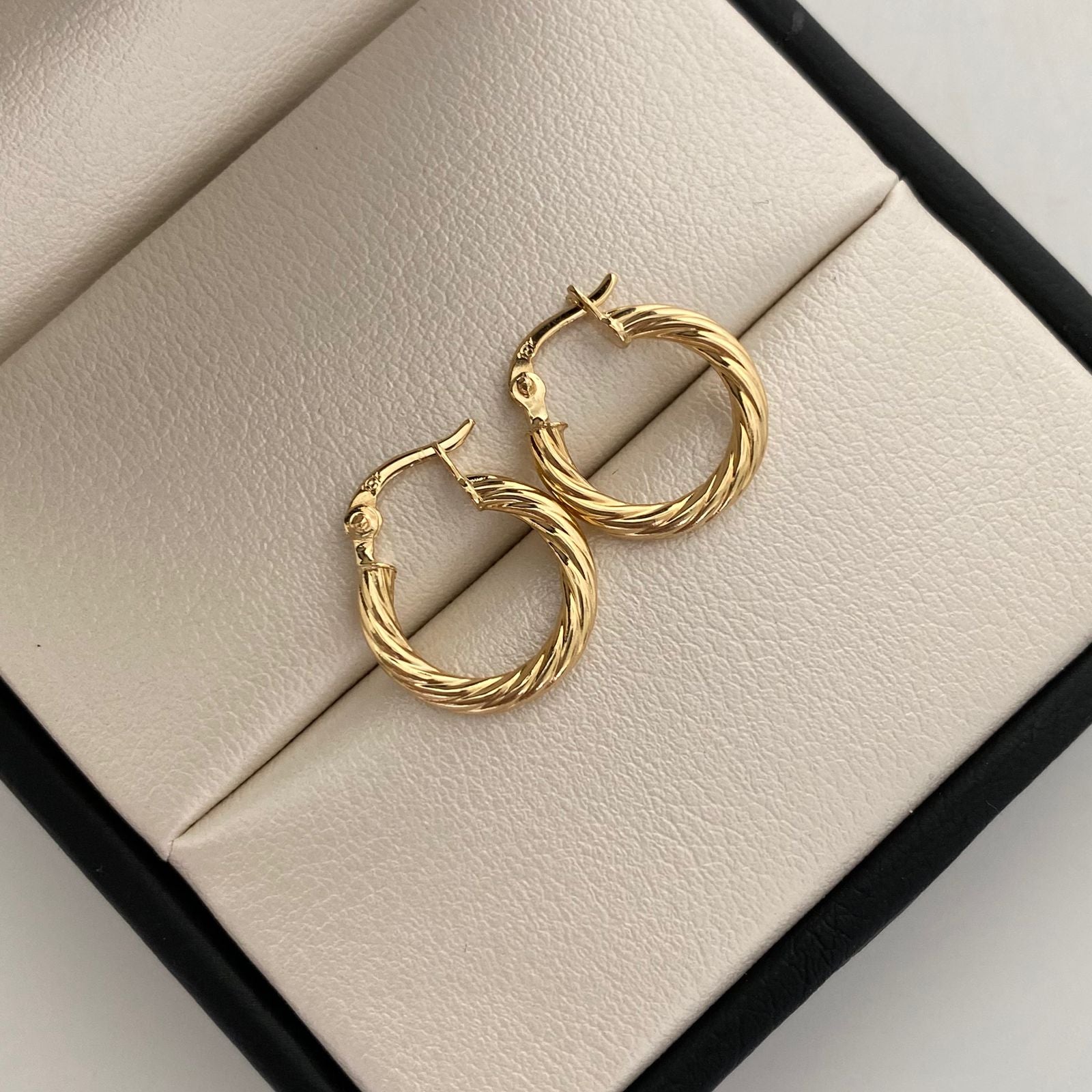 Candonga Entorchada Oro amarillo 18k 1,15 Gr / 1,5 Cm