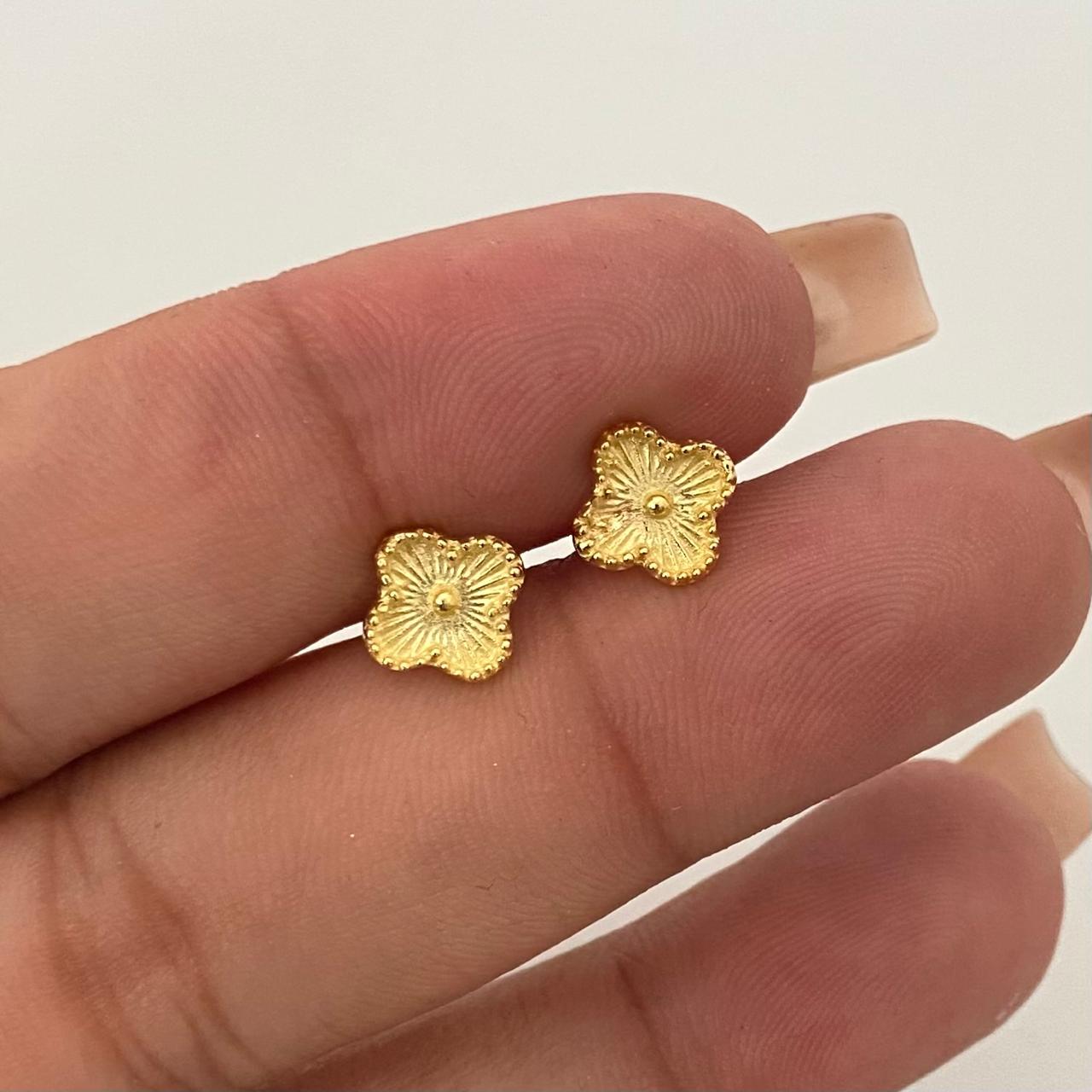 Topos trebol borde punteado Oro amarillo 18k 1,6 Gr / 7,0 mm