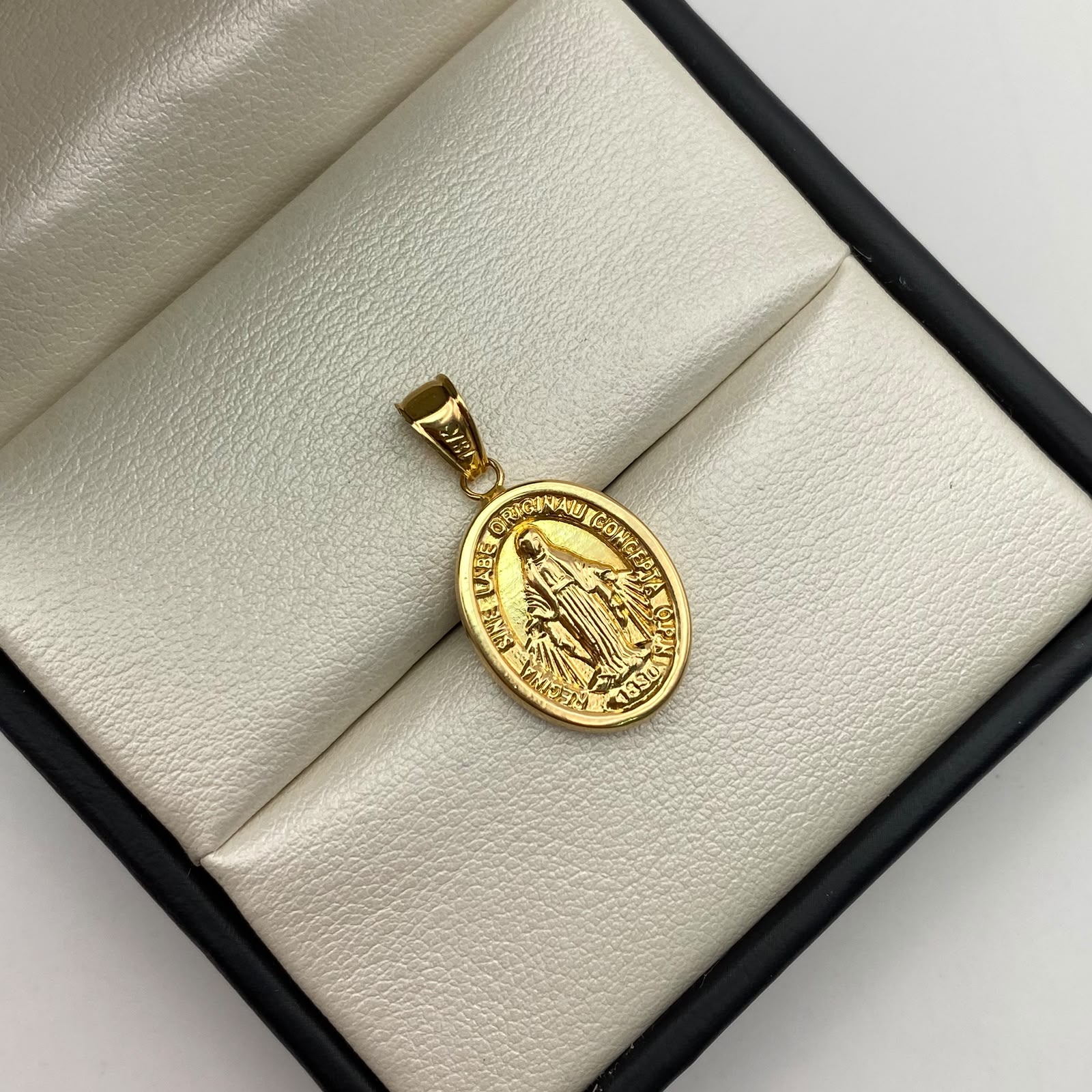Dije virgen milagrosa Oro amarillo 18k 1,35 Gr / 14,5 mm / 3 Cm