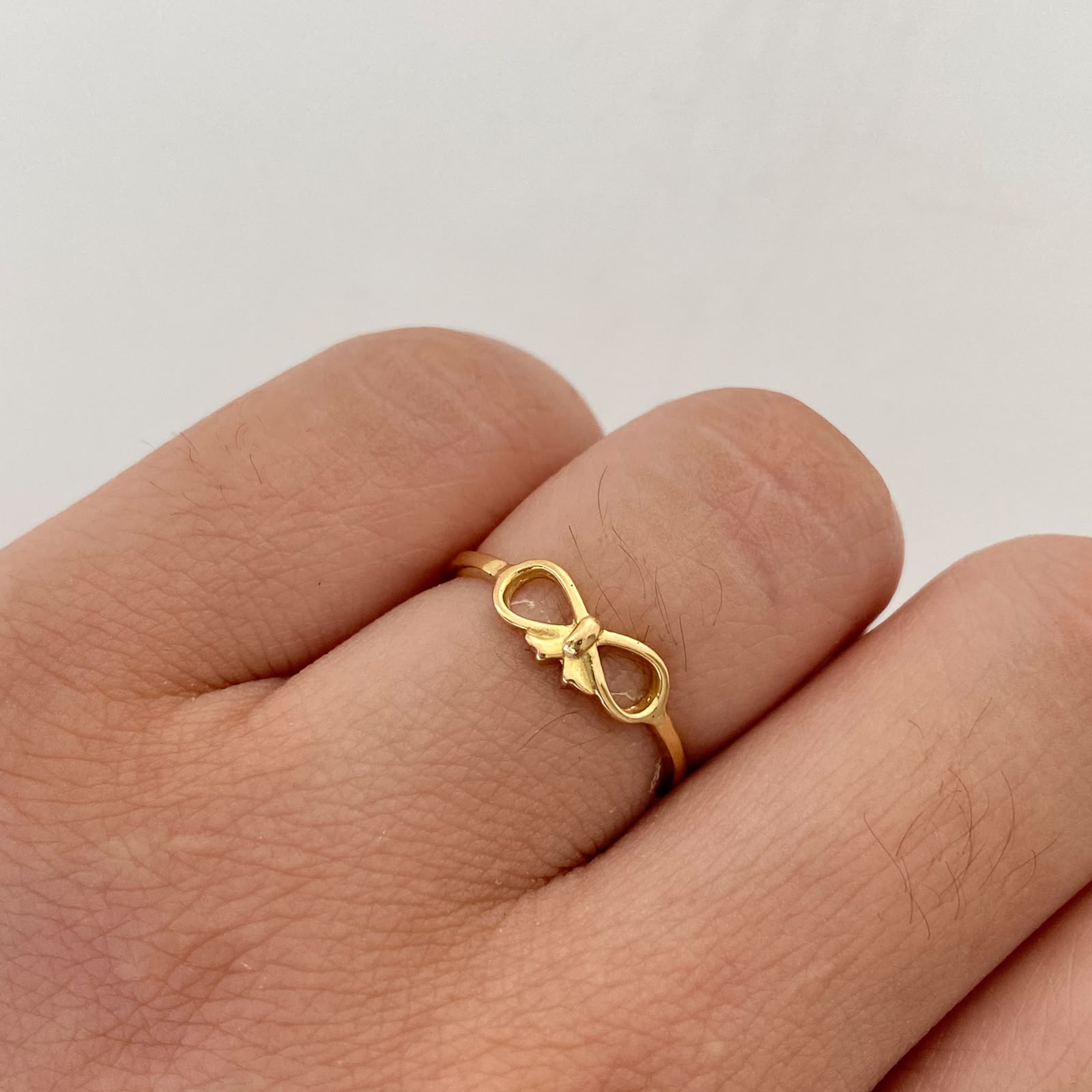 Anillo Moño Oro amarillo 18k / Talla 6 / 1,25 Gr / 1,5 mm