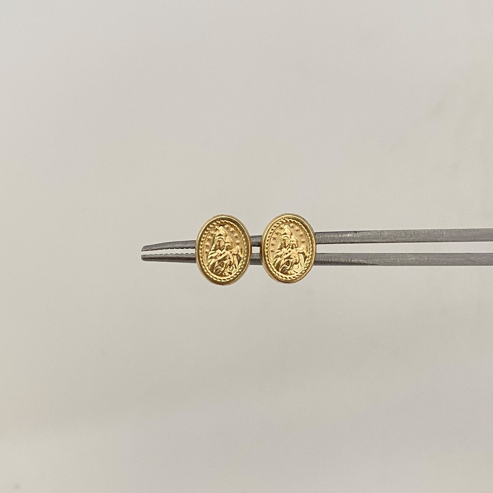 Topos Virgen Maria Auxiliadora Oro amarillo 18k 0,7 Gr / 6,6 mm