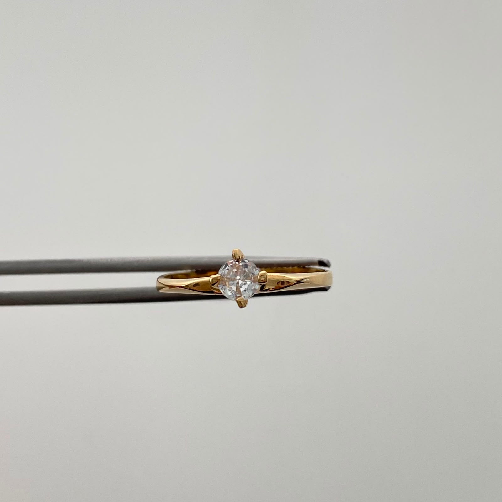 Anillo Solitario Oro amarillo 18k / Talla 6 / 1,6 Gr / 2 mm