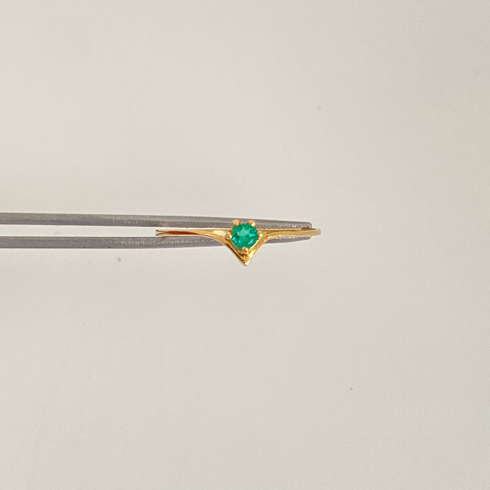 Anillo (joya) solitario esmeralda Oro amarillo 18k / Talla 8 1/2 / 0,6 Gr