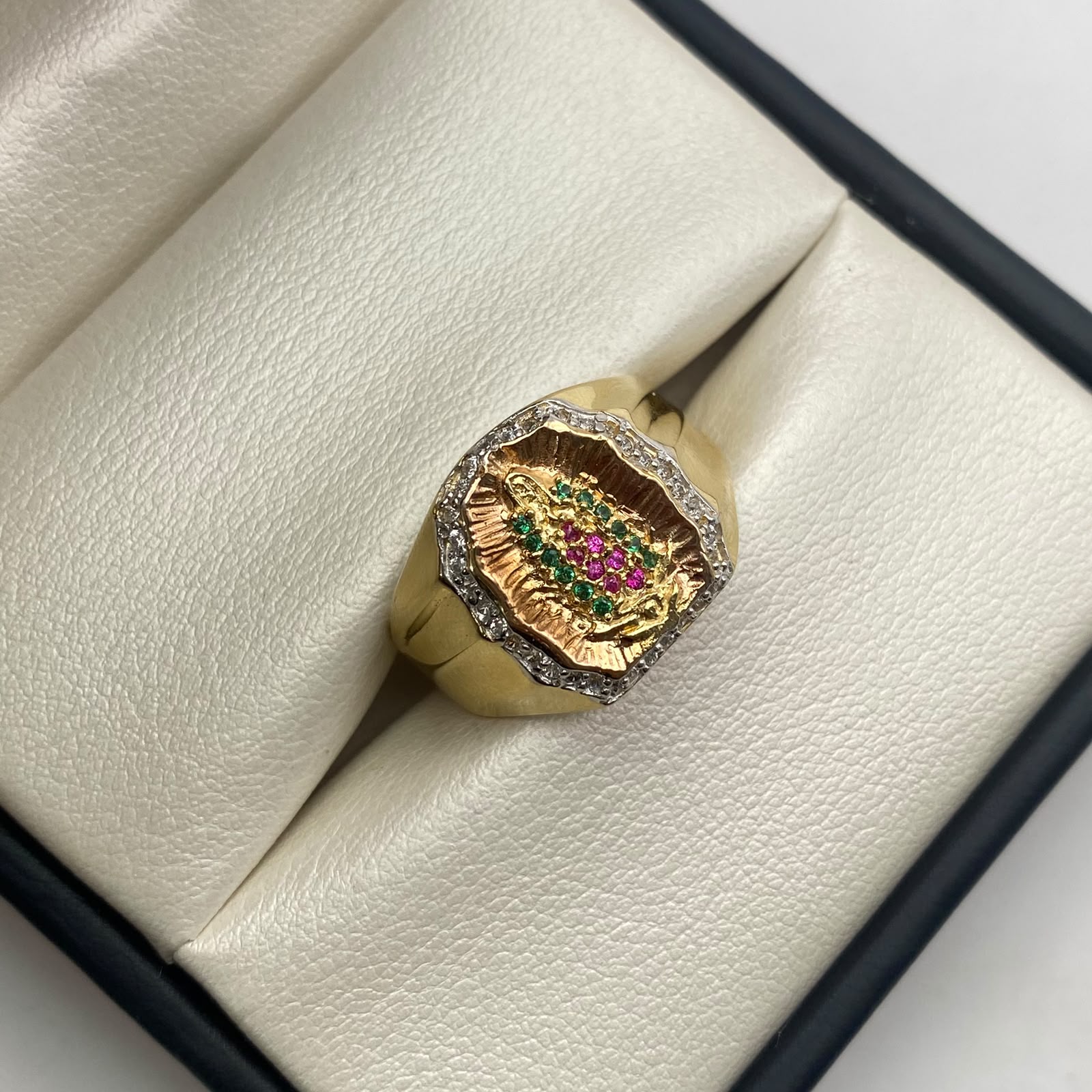 Anillo virgen guadalupe circones multicolor Tres oros 18k / Talla 9 3/4 / 5,10 Gr / 3,22 mm