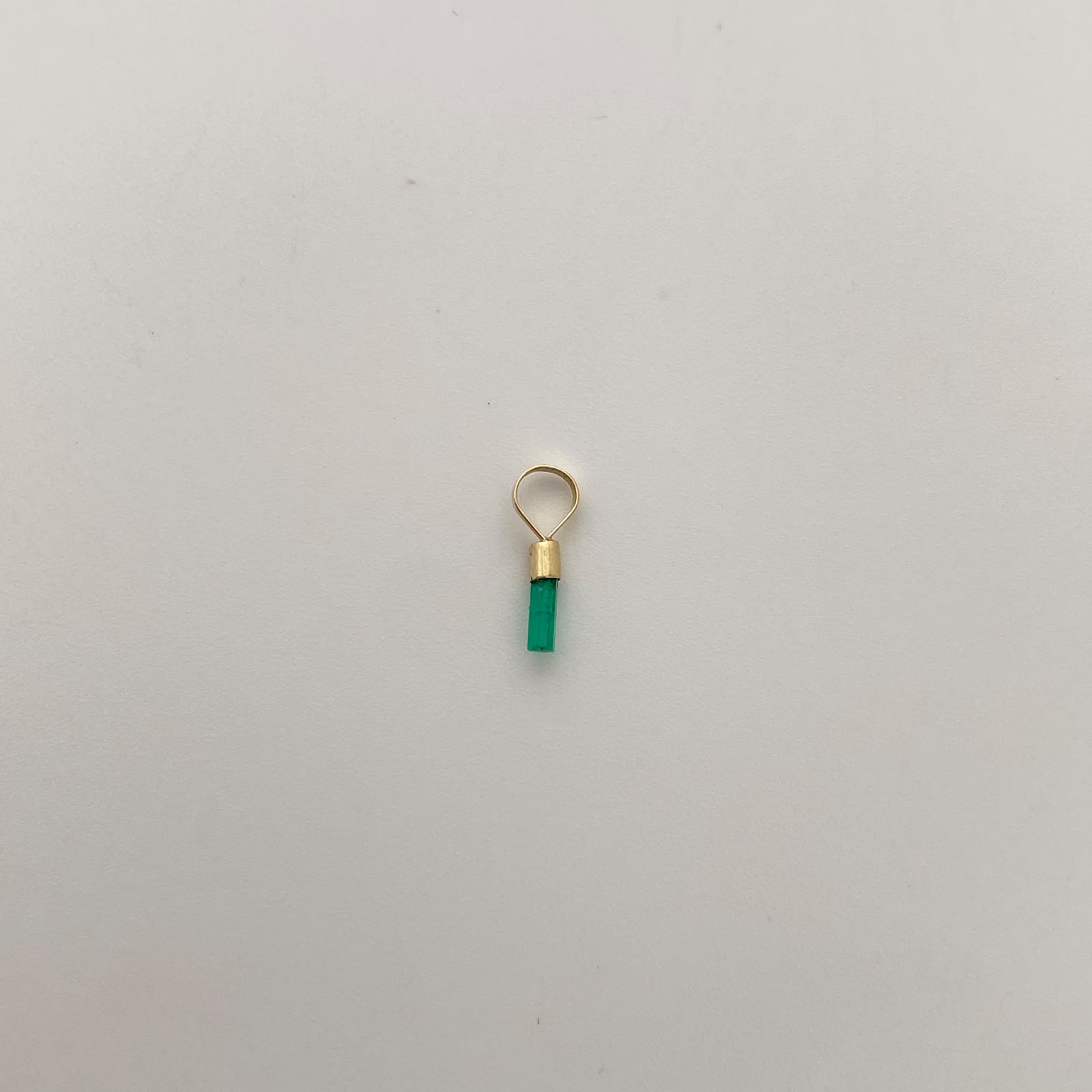 Dije Canutillo Esmeralda Oro amarillo 18k 0,1 Gr / 1,7 mm / 1,1 Cm
