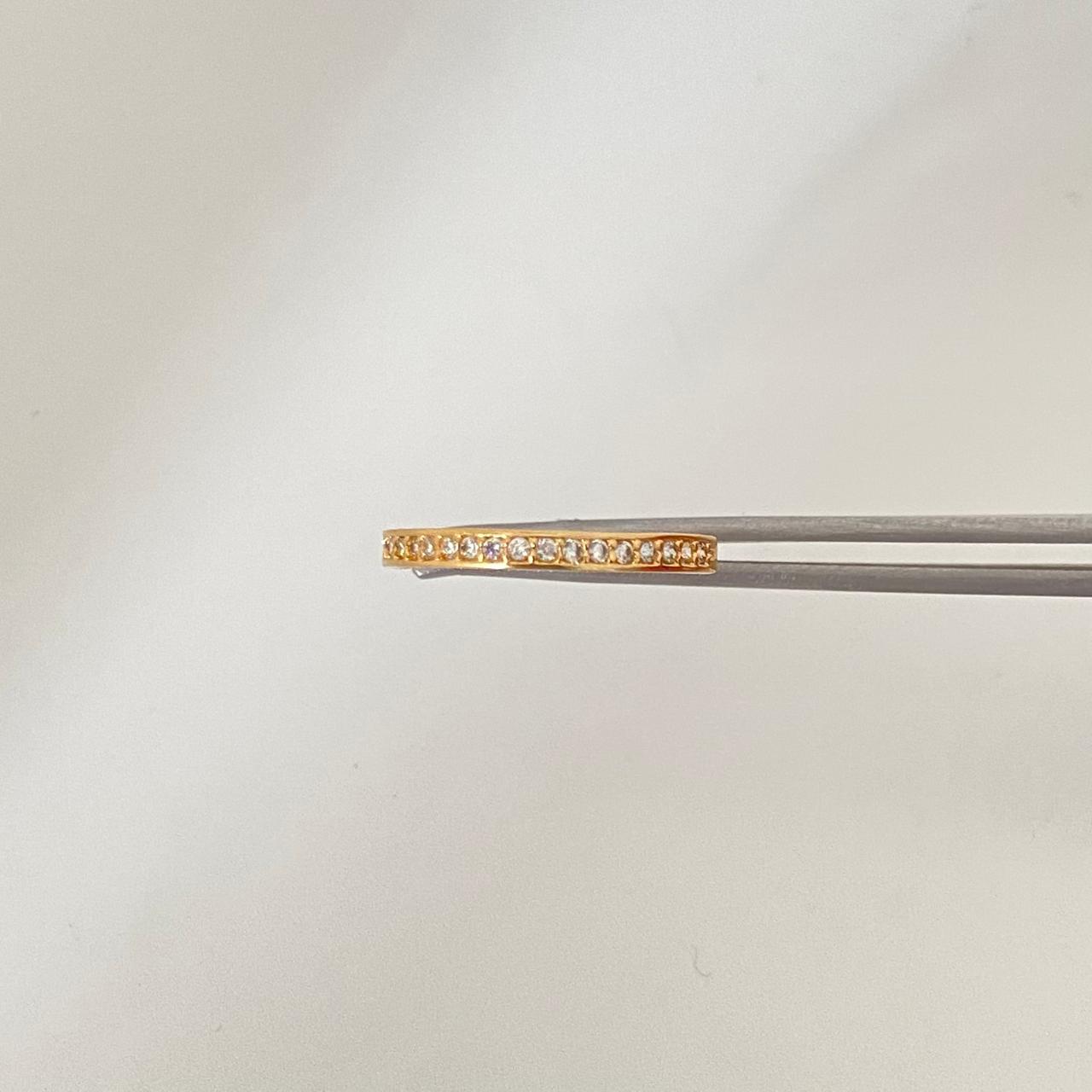 Anillo fila circones blanco relieve Oro amarillo 18k / Talla 7 3/4 / 1,25 Gr