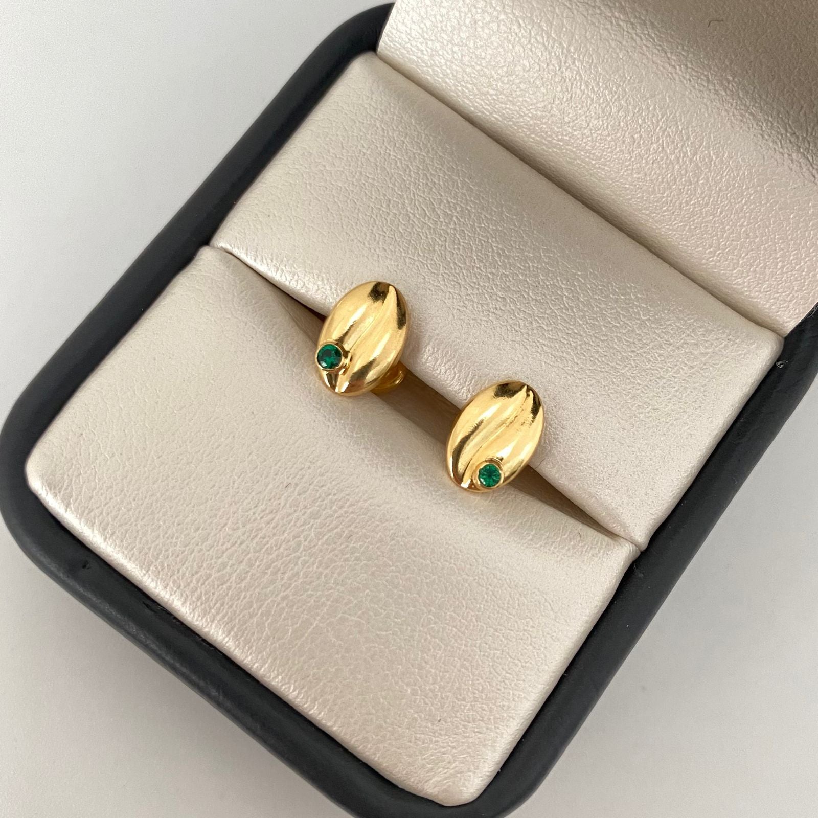 Topos grano de café circón lateral verde Oro amarillo 18k 0,9 Gr / 6,7 mm