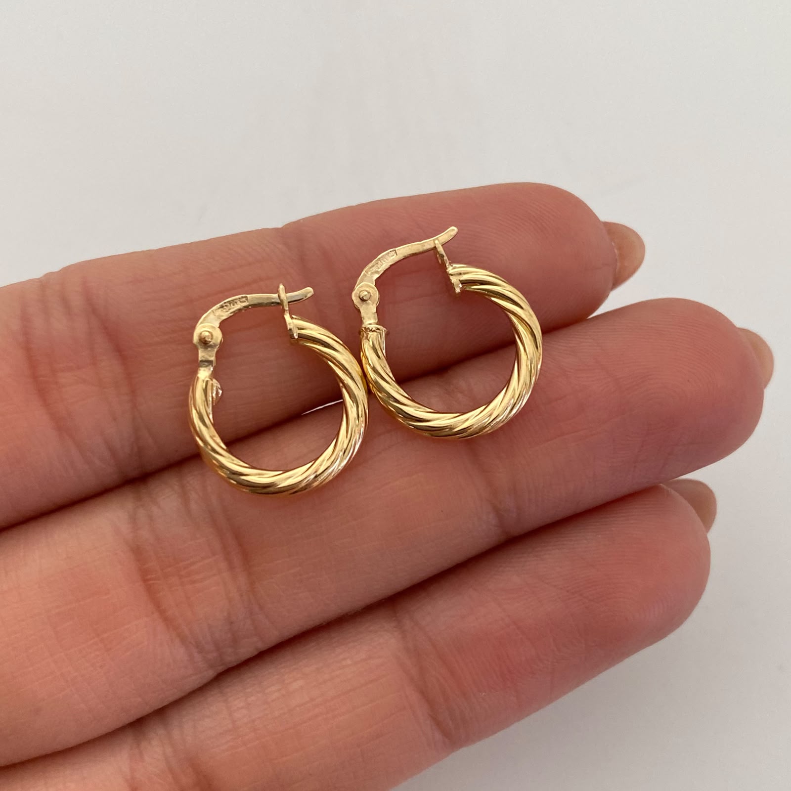 Candonga Entorchada Oro amarillo 18k 1,2 Gr / 1,5 Cm