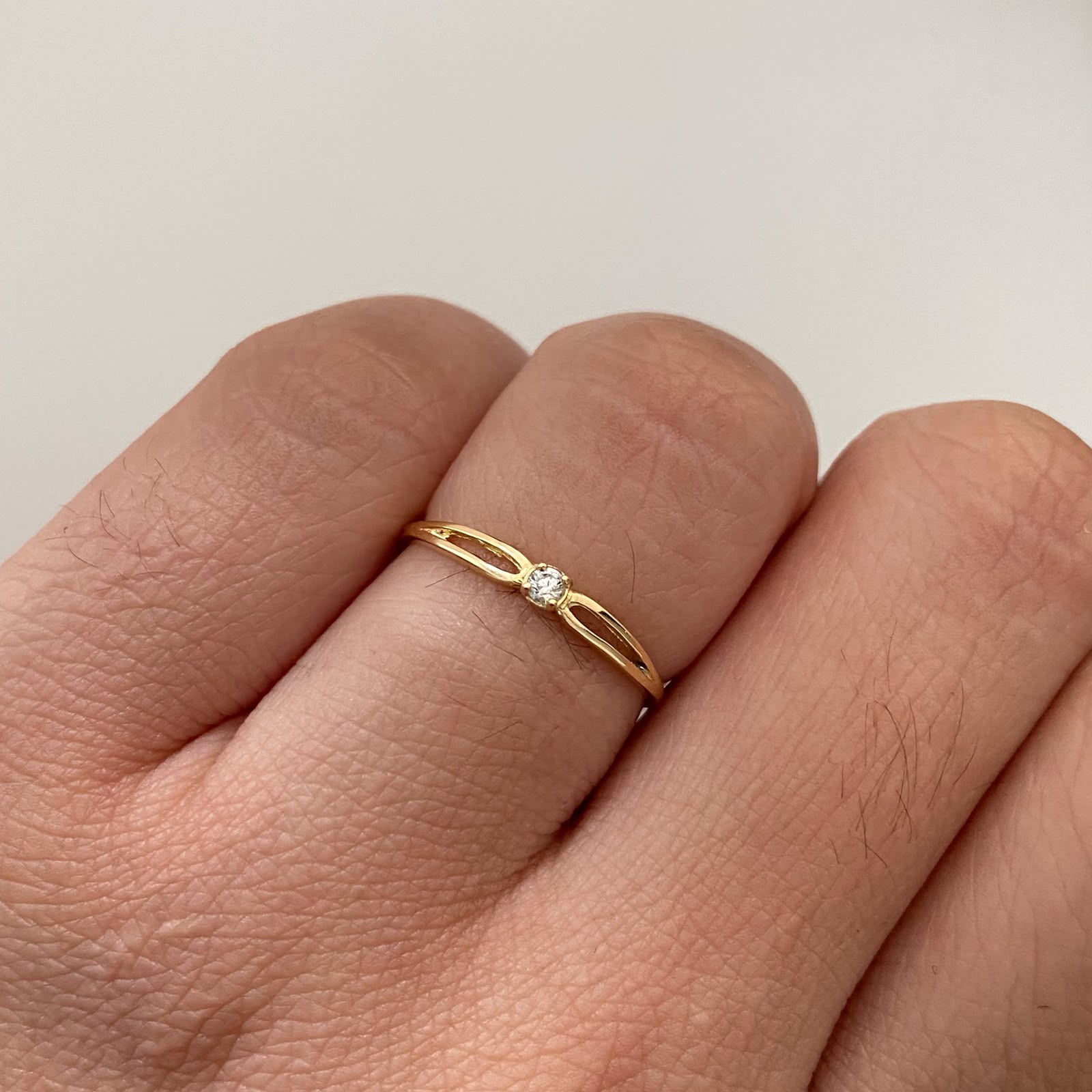 Anillo Solitario Oro amarillo 18k / Talla 6 / 0,8 Gr / 2,3 mm
