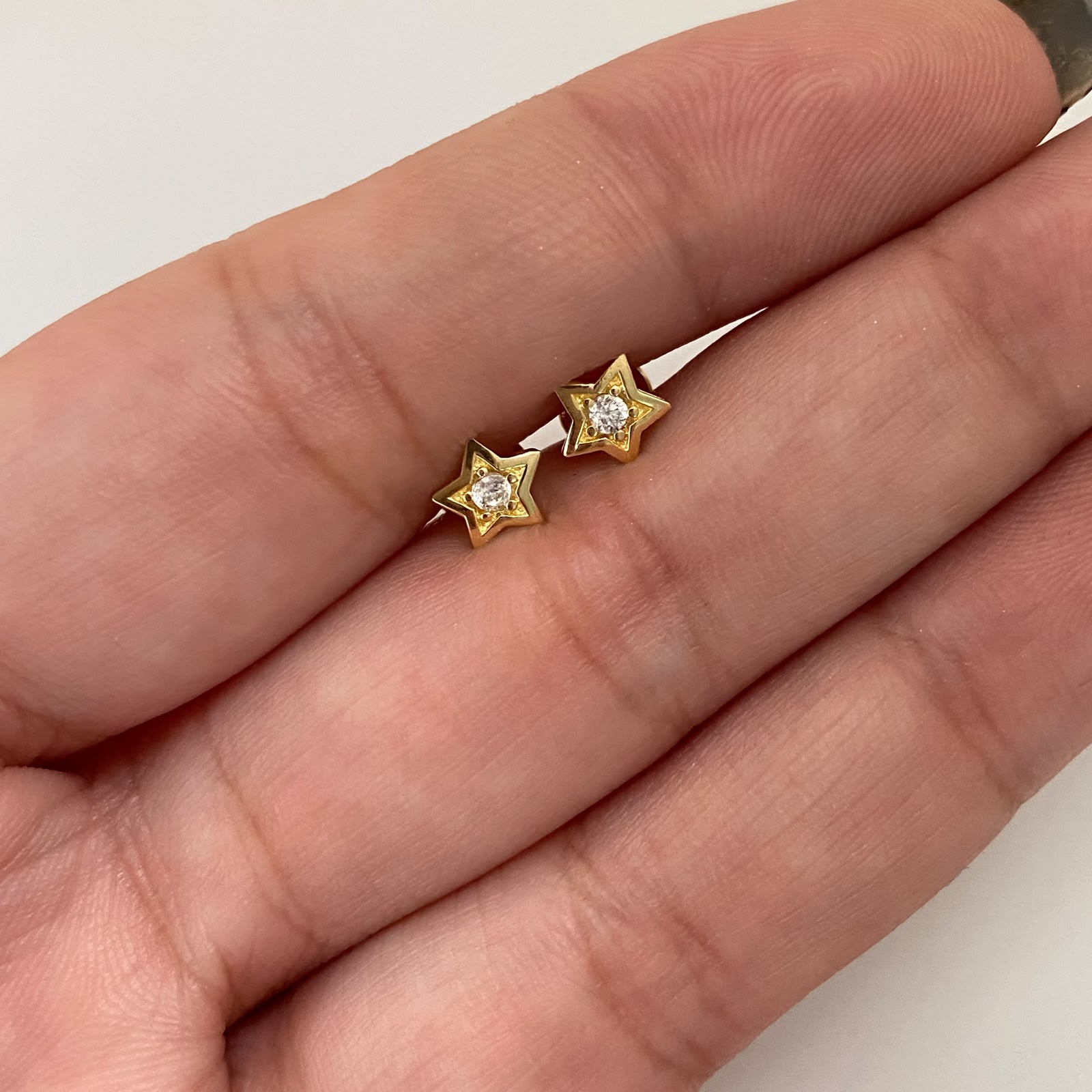 Topos estrella circon blanco  Oro amarillo 18k 0,75 Gr / 6 mm
