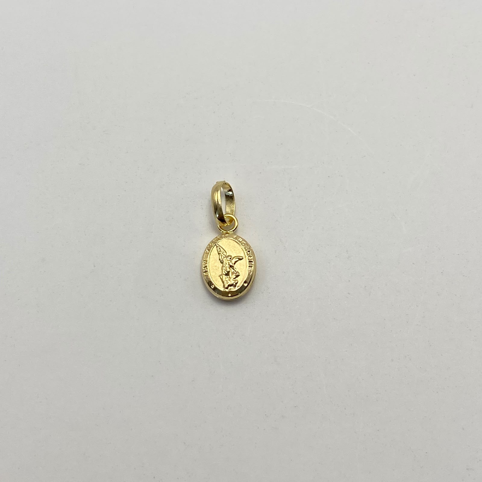 Dije San miguel arcangel Oro amarillo 18k 0,35 Gr / 6,6 mm / 1,5 Cm