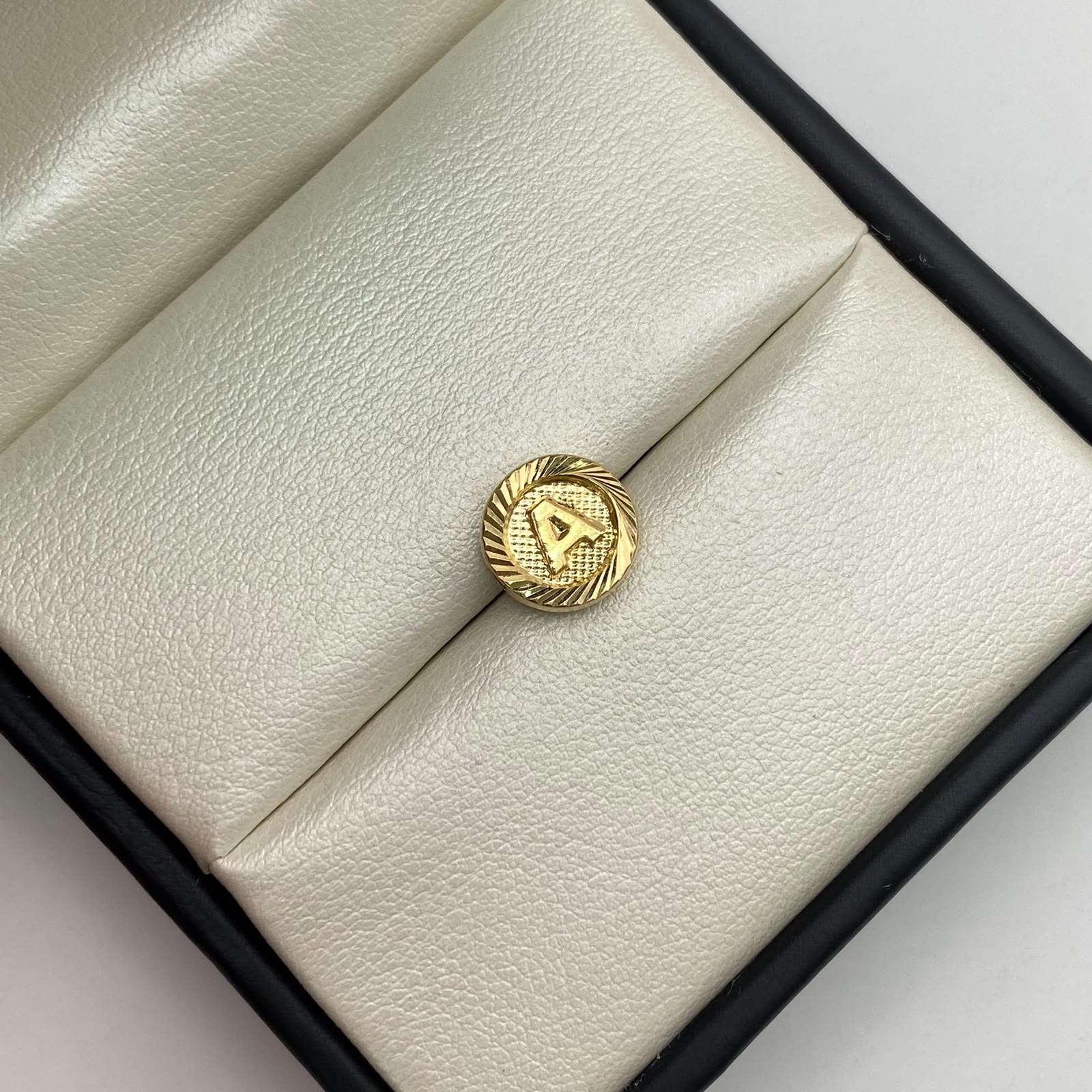 Herraje tambor letra A Oro amarillo 0,5 Gr / 1 Cm