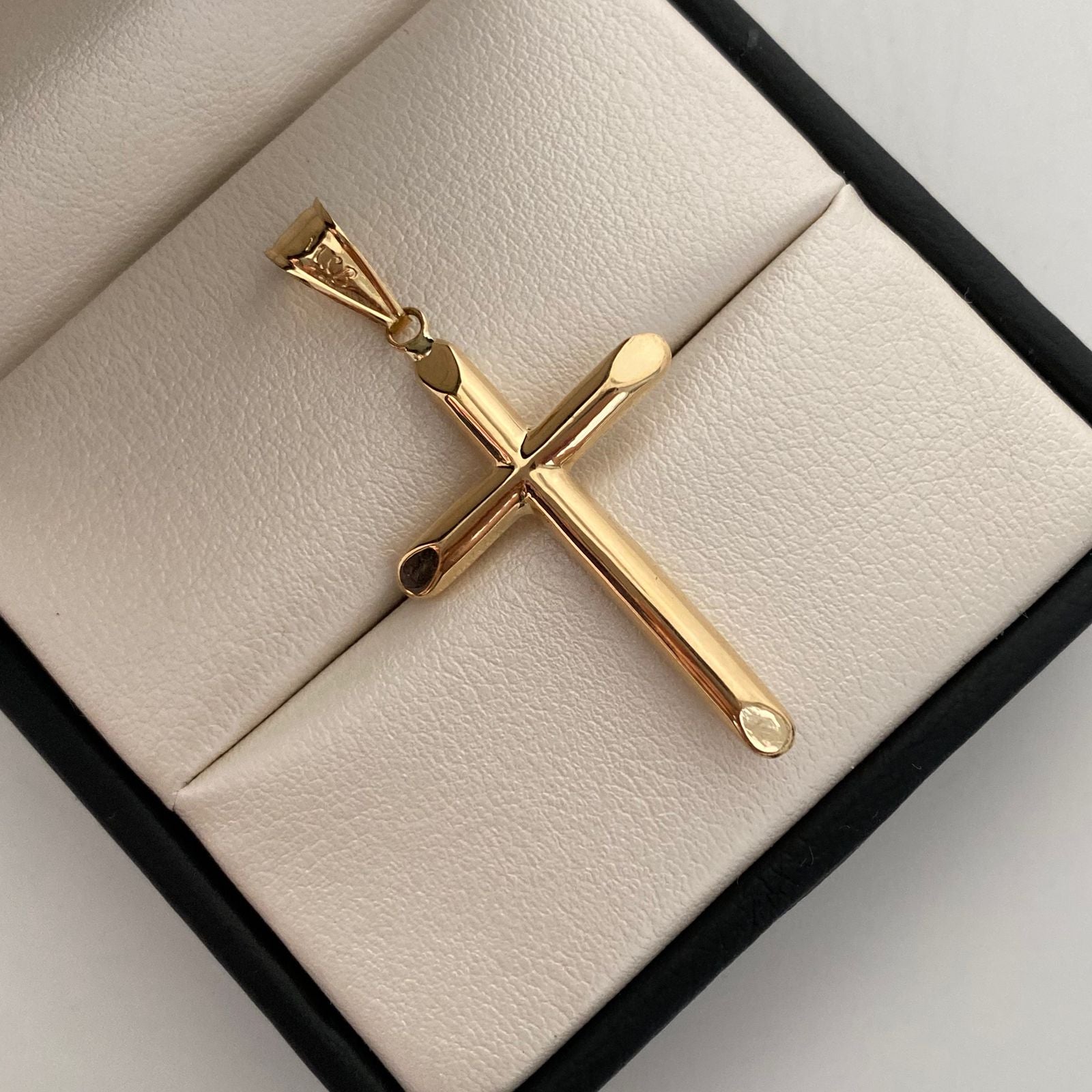 Dije Cruz Tubular Oro amarillo 18k 1,25 Gr / 20,2 mm / 4,2 Cm