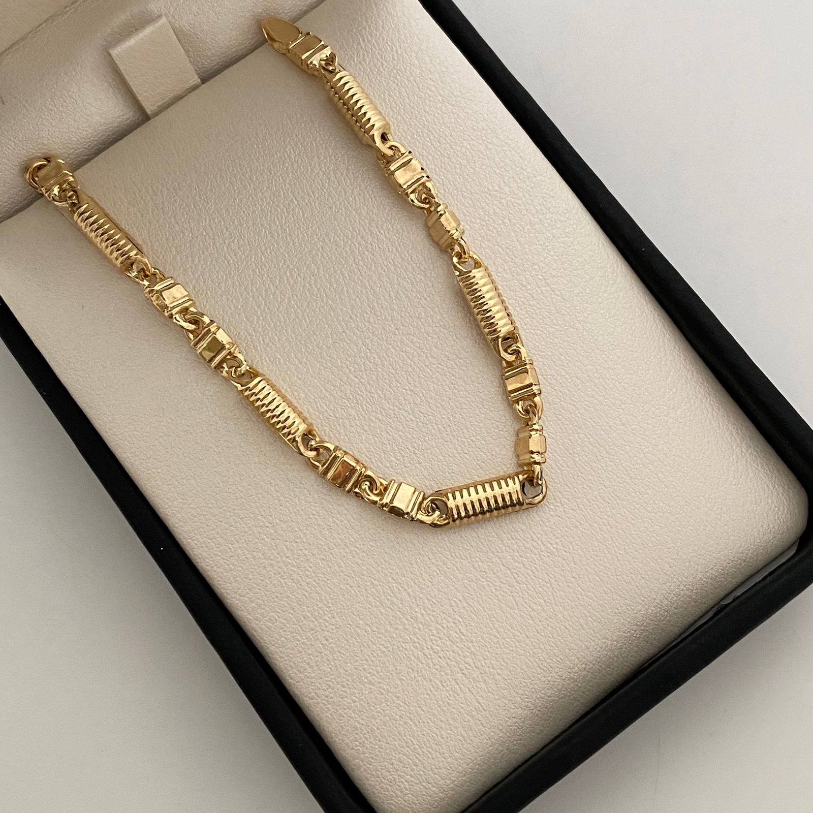 Pulso Rustica Oro amarillo 18k 4,85 Gr / 4,3 mm / 19,5 Cm Broche 0,60