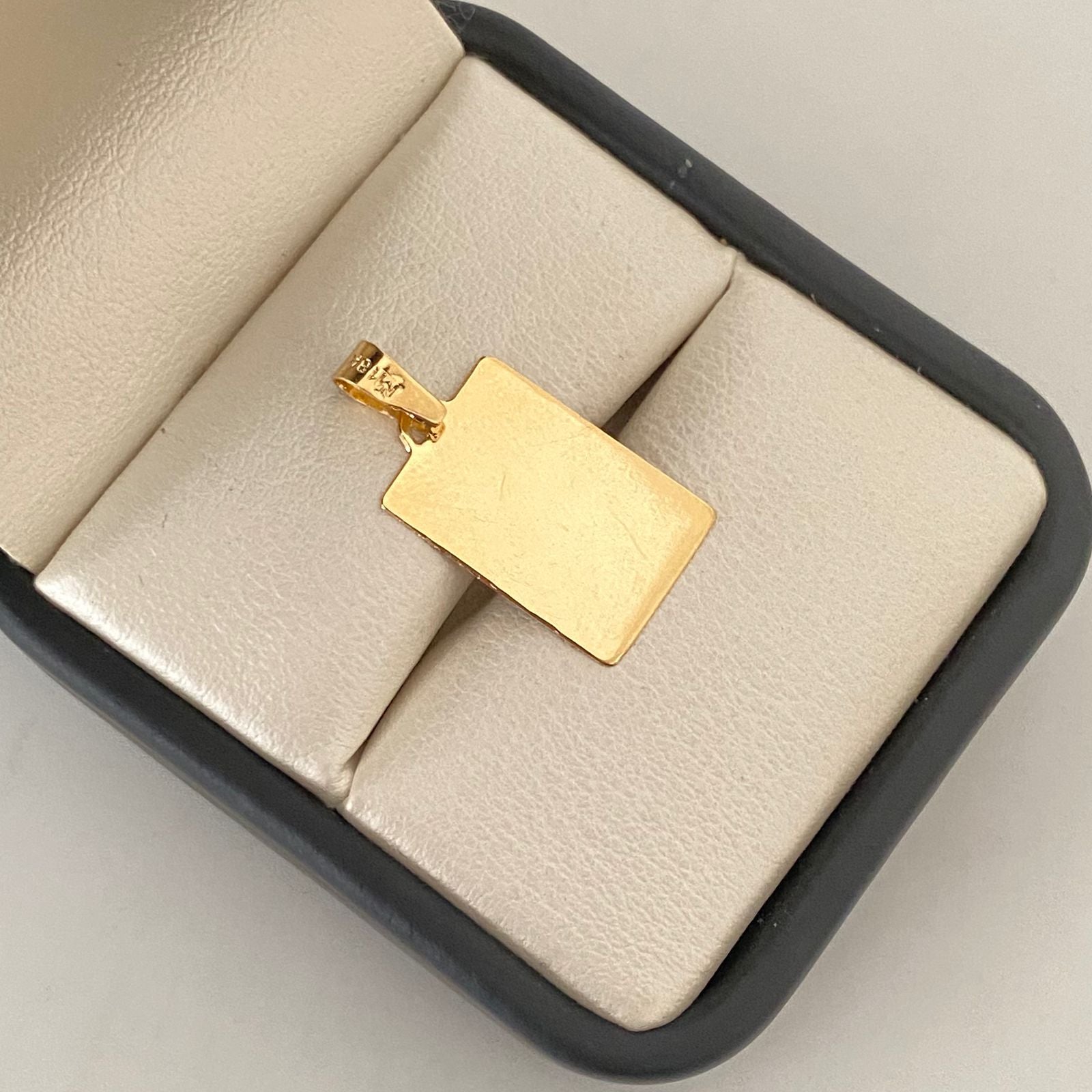 Dije placa cuadrada  Oro amarillo 18k 1,55 Gr / 2,8 Cm