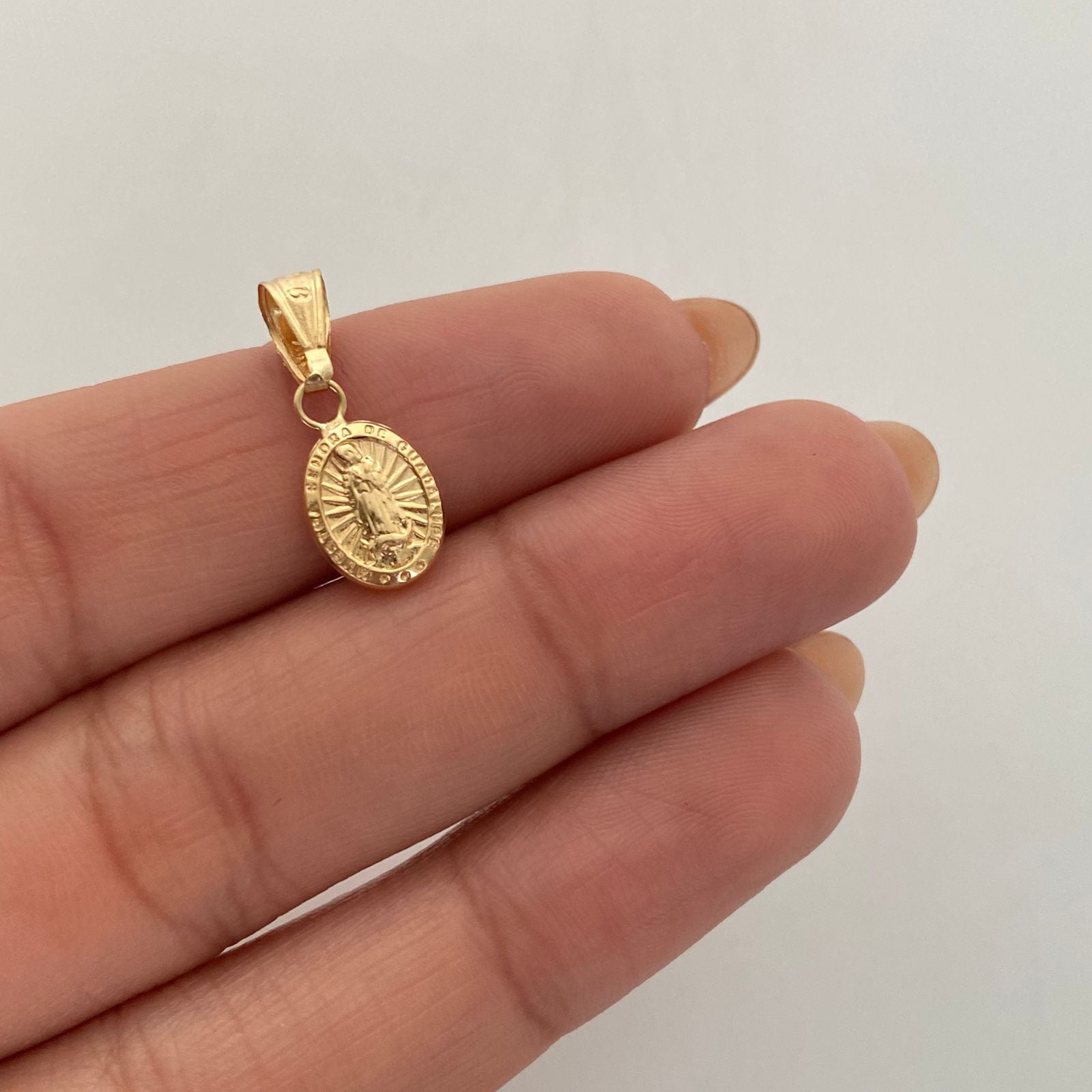 Dije Virgen de Gaudalupe Oro amarillo 18k 1,15 Gr / 12,5 mm / 2,6 Cm